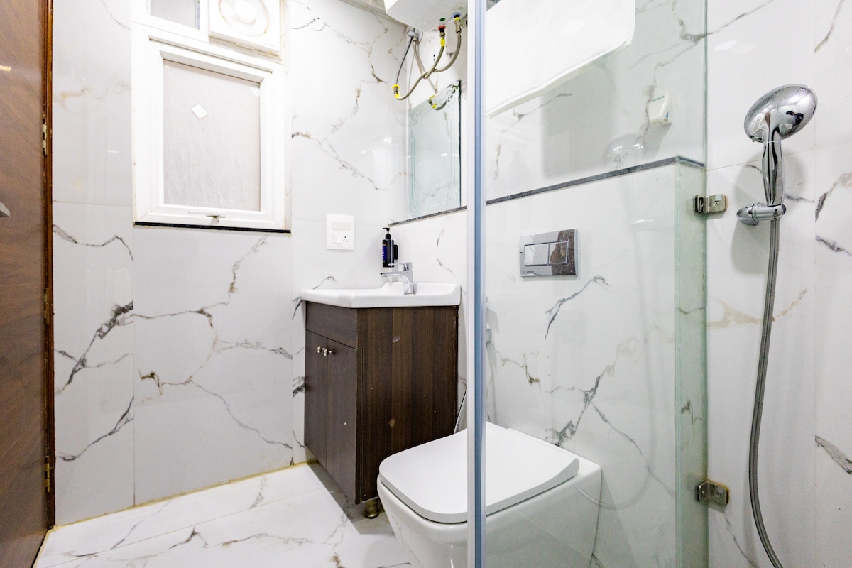 The Royal Crown - 3BHK luxury home by Viraalay