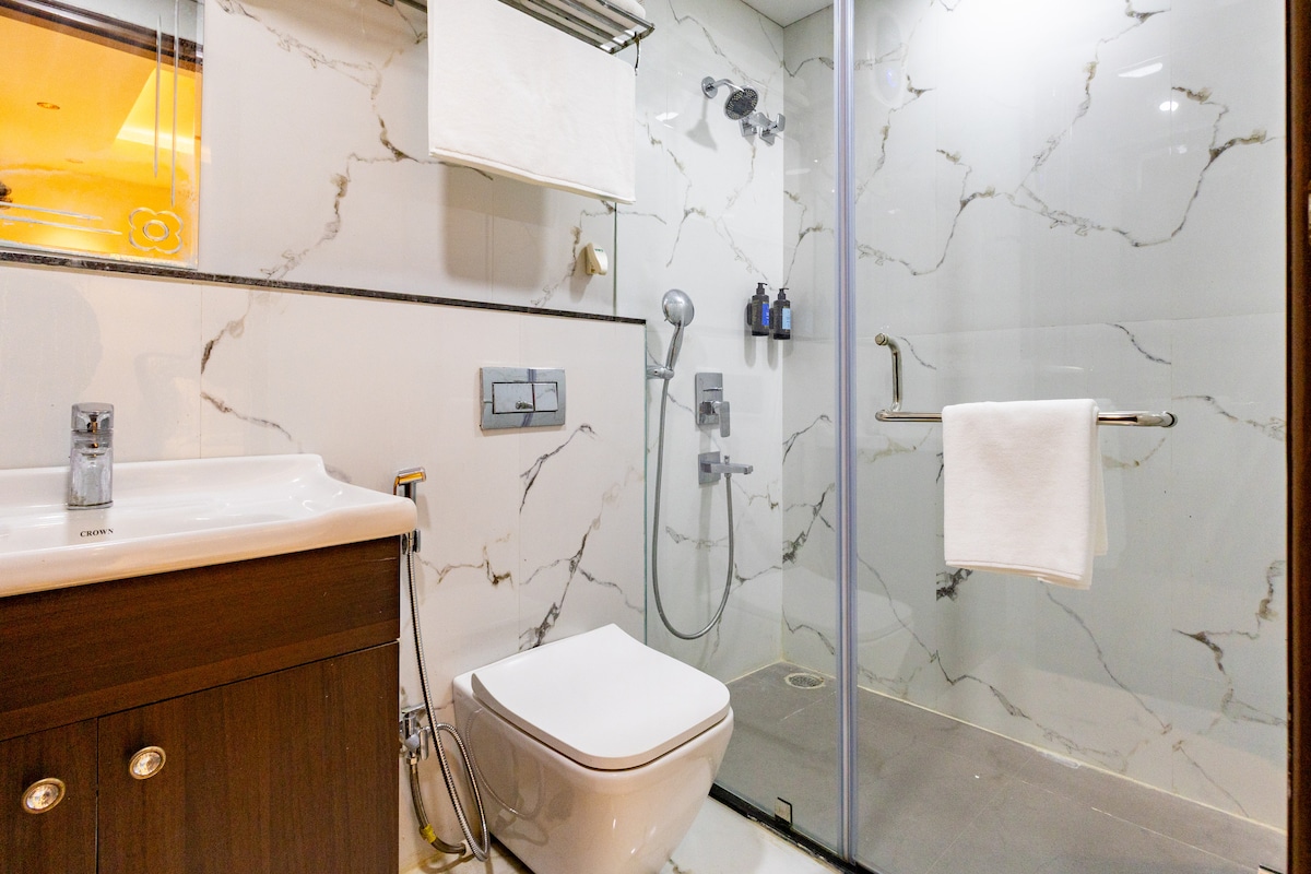 The Royal Crown - 3BHK luxury home by Viraalay