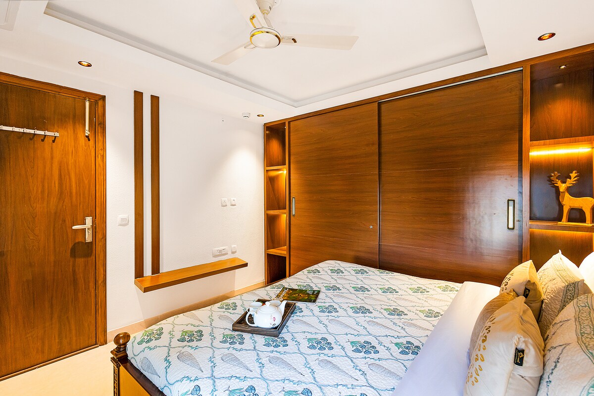The Majestic Crown - 2BHK luxury home by Viraalay