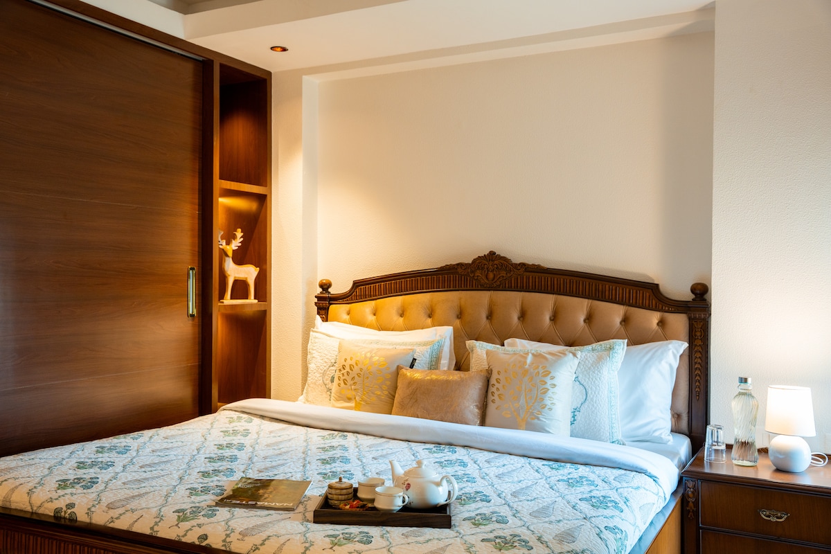 The Majestic Crown - 2BHK luxury home by Viraalay