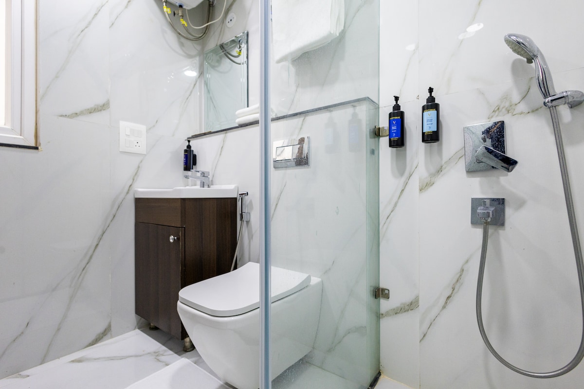 The Majestic Crown - 2BHK luxury home by Viraalay