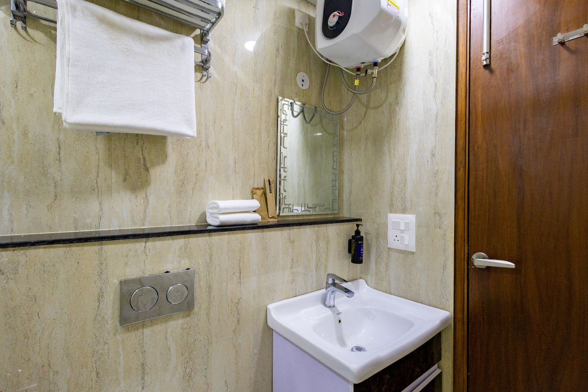 The Majestic Crown - 2BHK luxury home by Viraalay