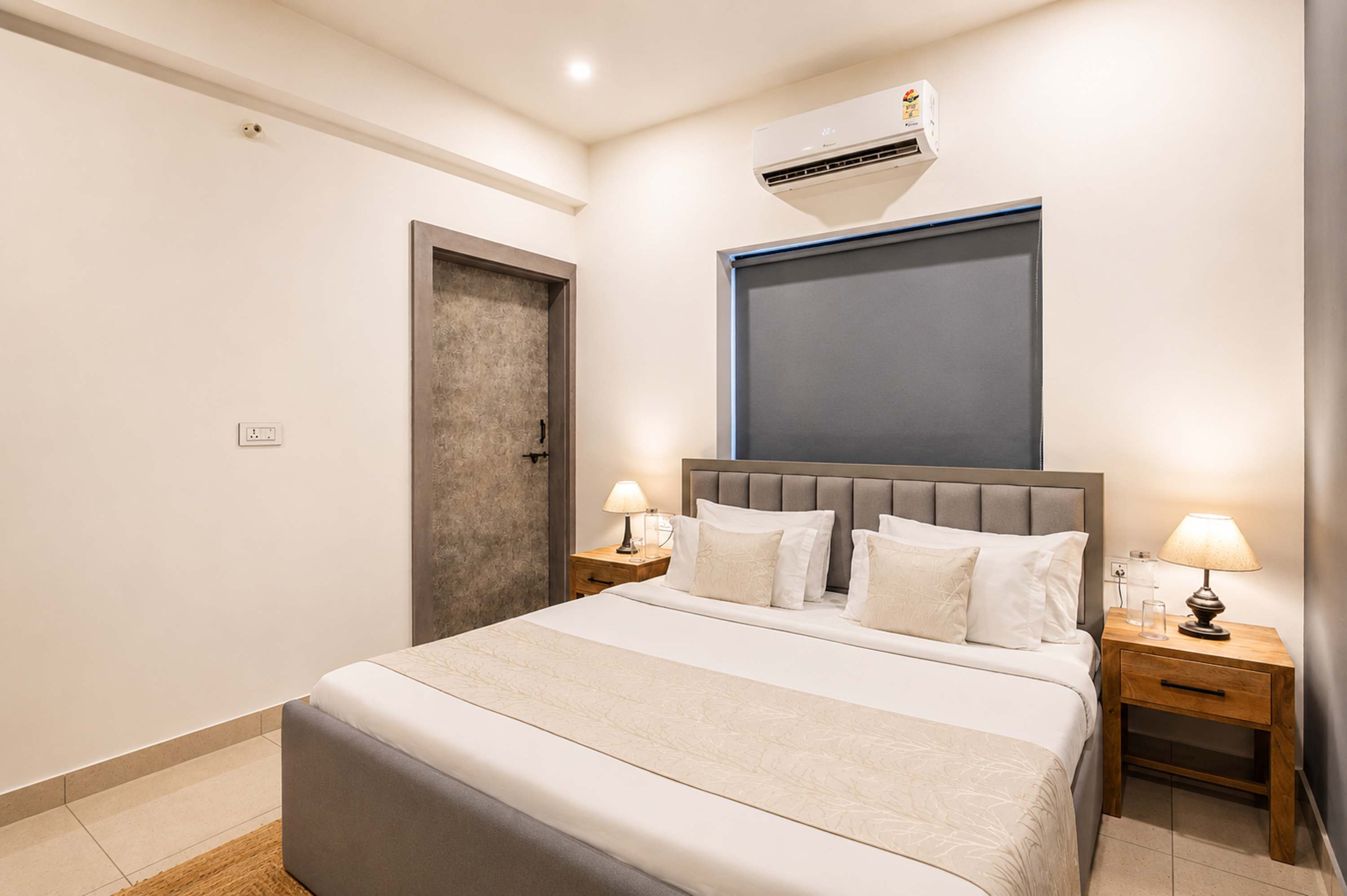 Comfy 2BHK at Lakecity Apartments by Viraalay