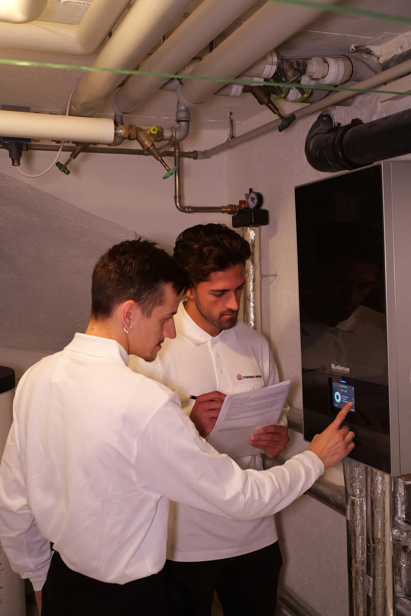 Einweisung in die Regelung der neuen Buderus-Wärmepumpe am Display