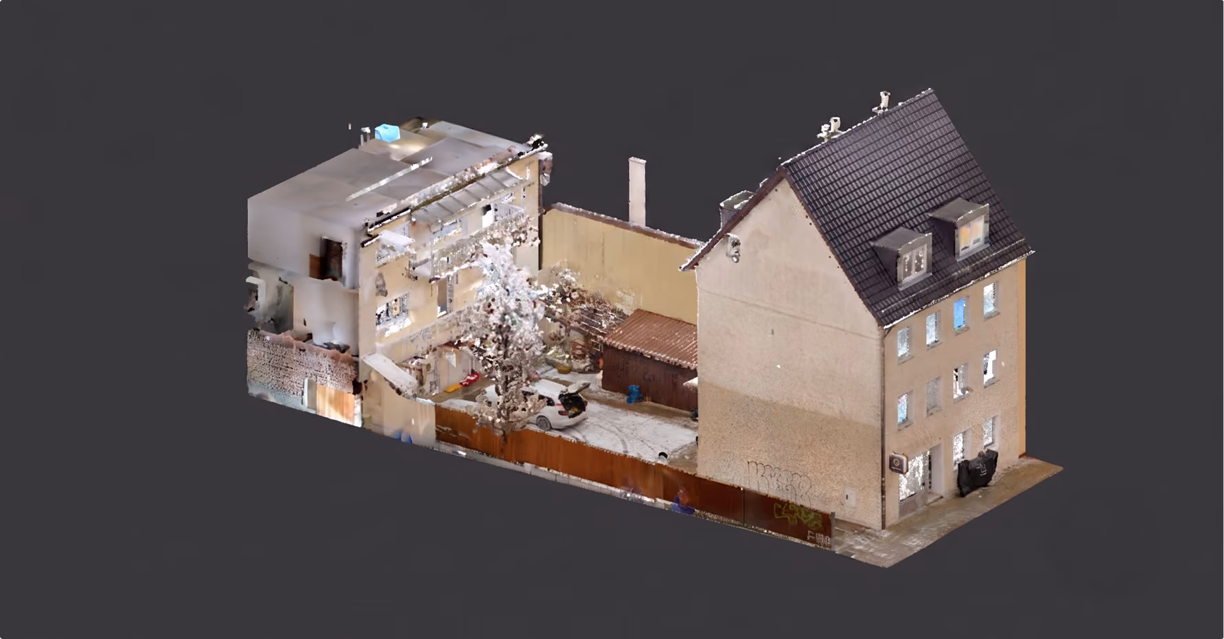 3D-Modell von zwei Gebäuden mit Innenhof, Baum und geparktem Auto.