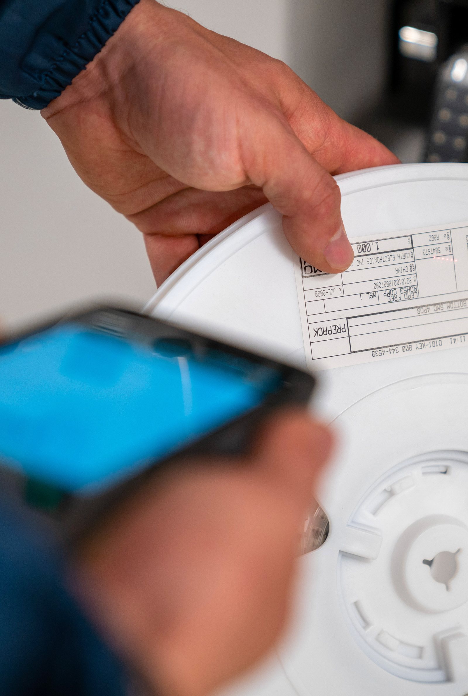 Operator scanning a component reel with a handheld device