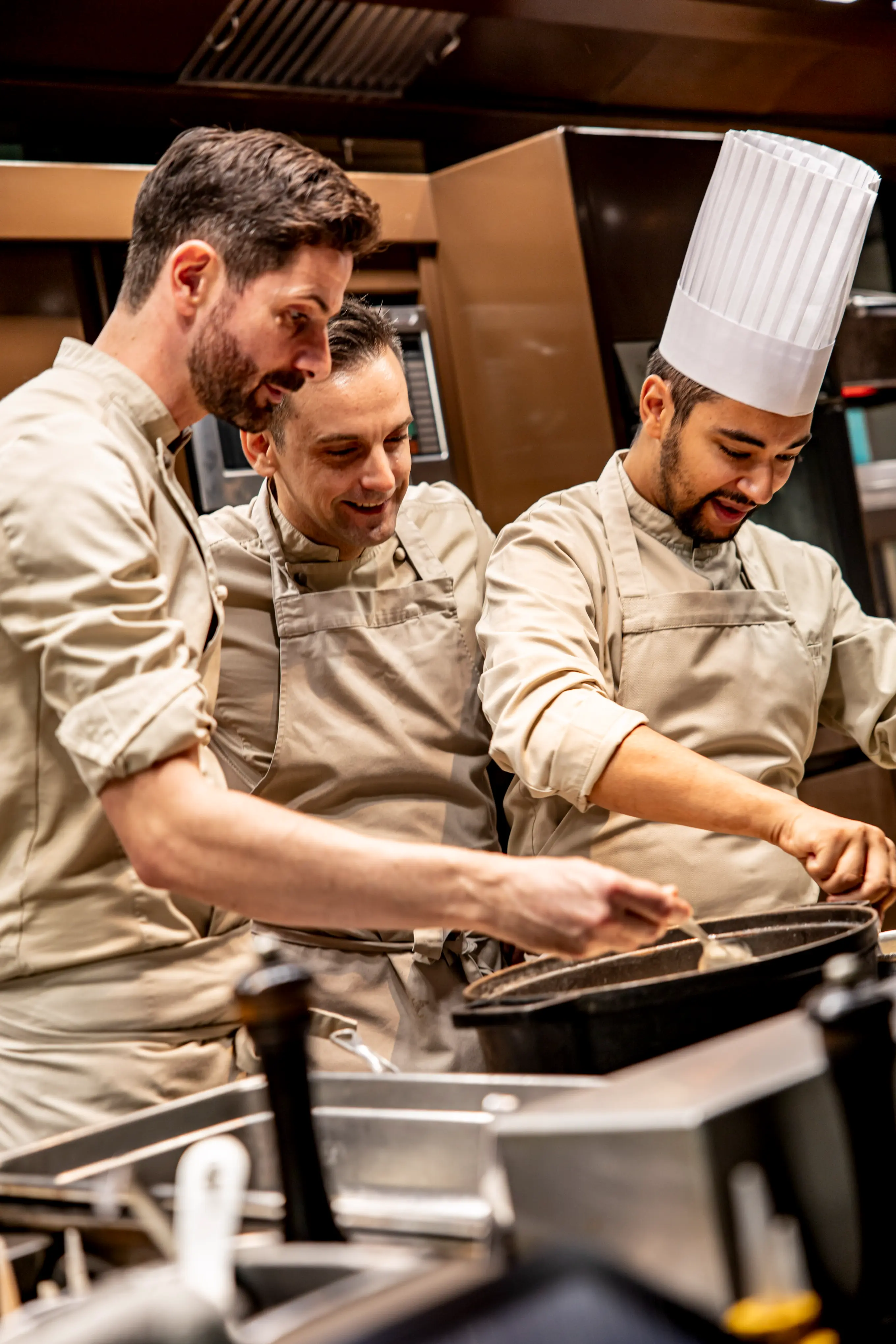 Le comptoir et la cuisine ouverte de Pavyllon Lyon