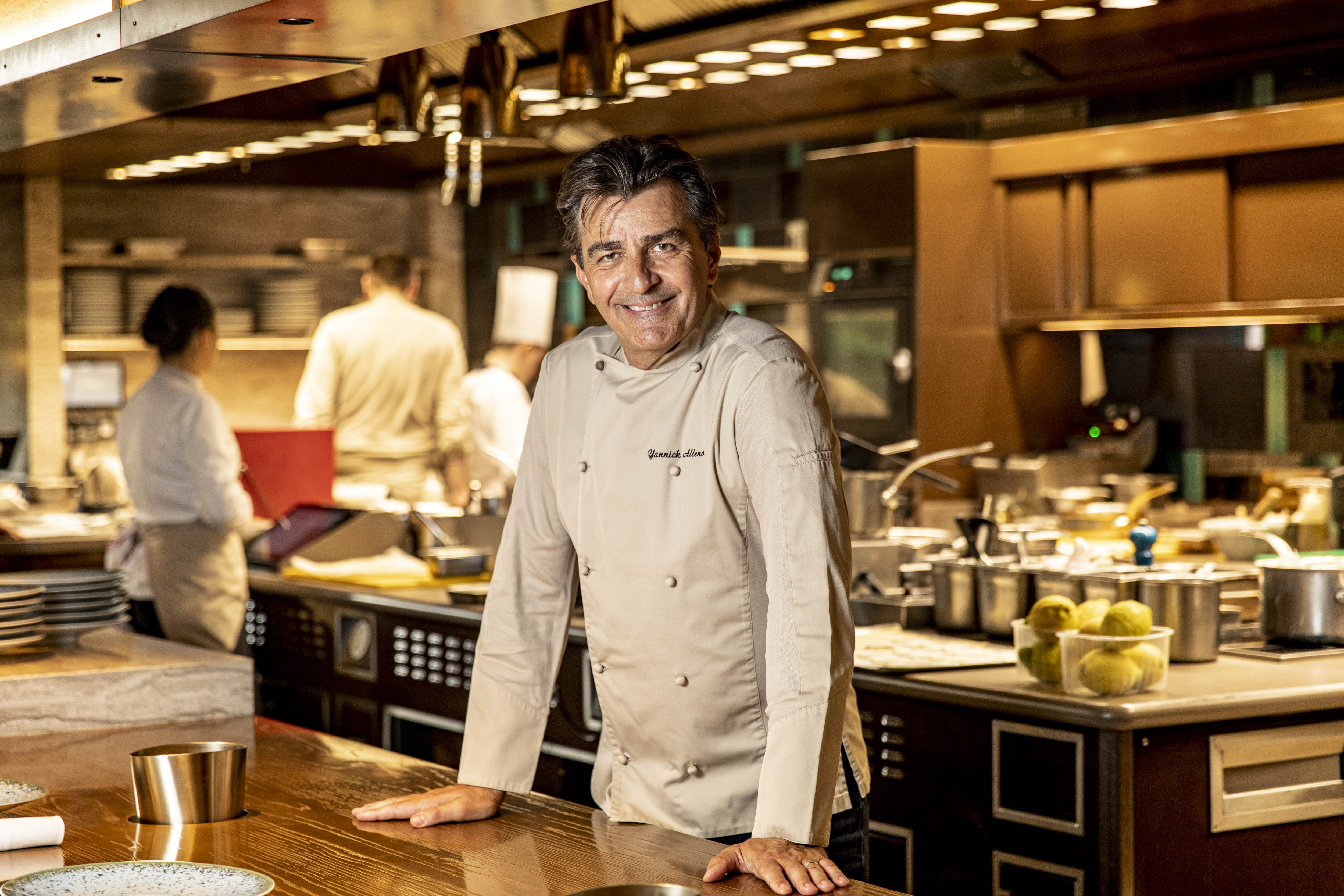 Le comptoir et la cuisine ouverte de Pavyllon Lyon