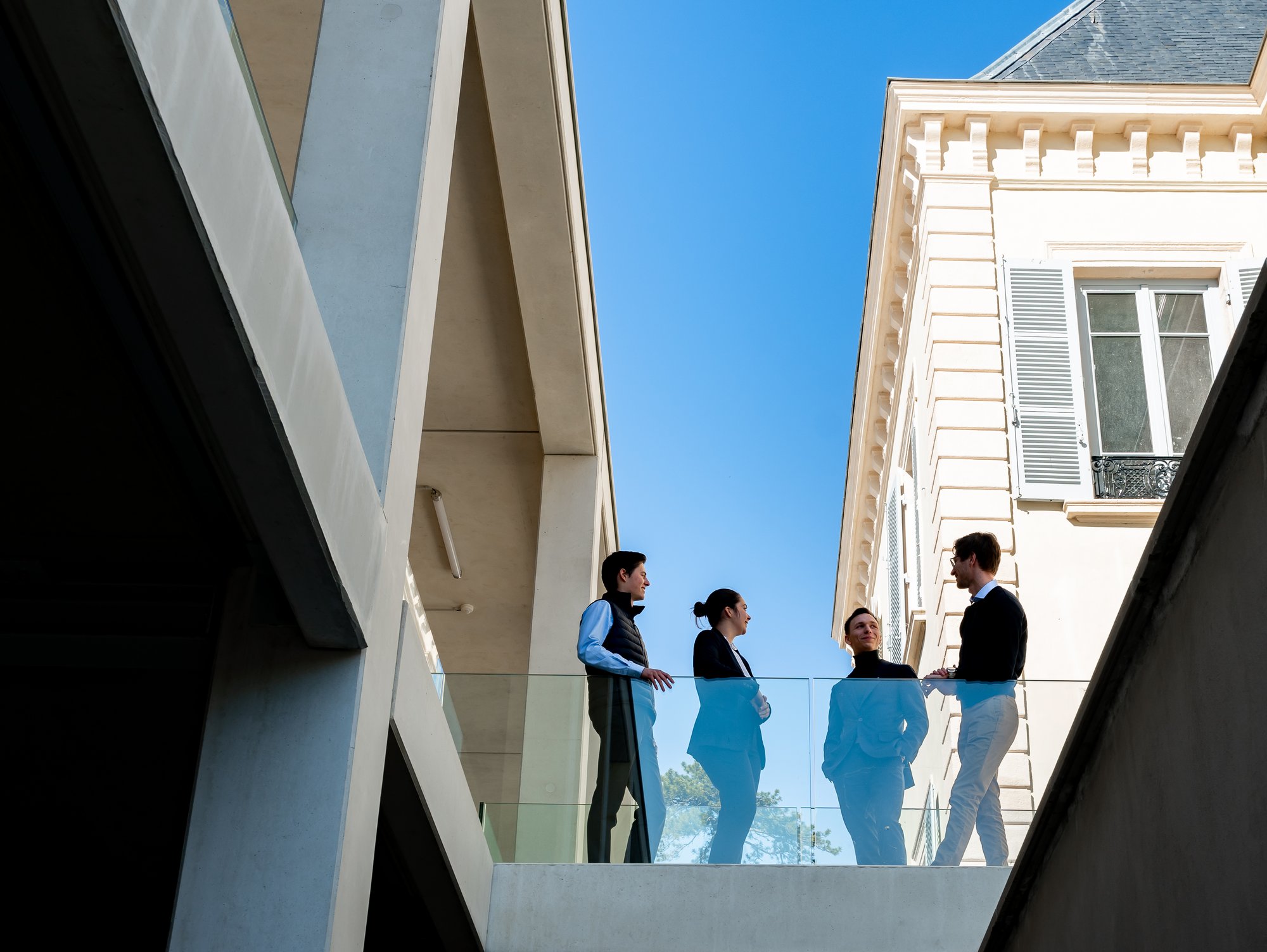 Étudiants de l’Institut Lyfe en cours sur le campus d’Écully