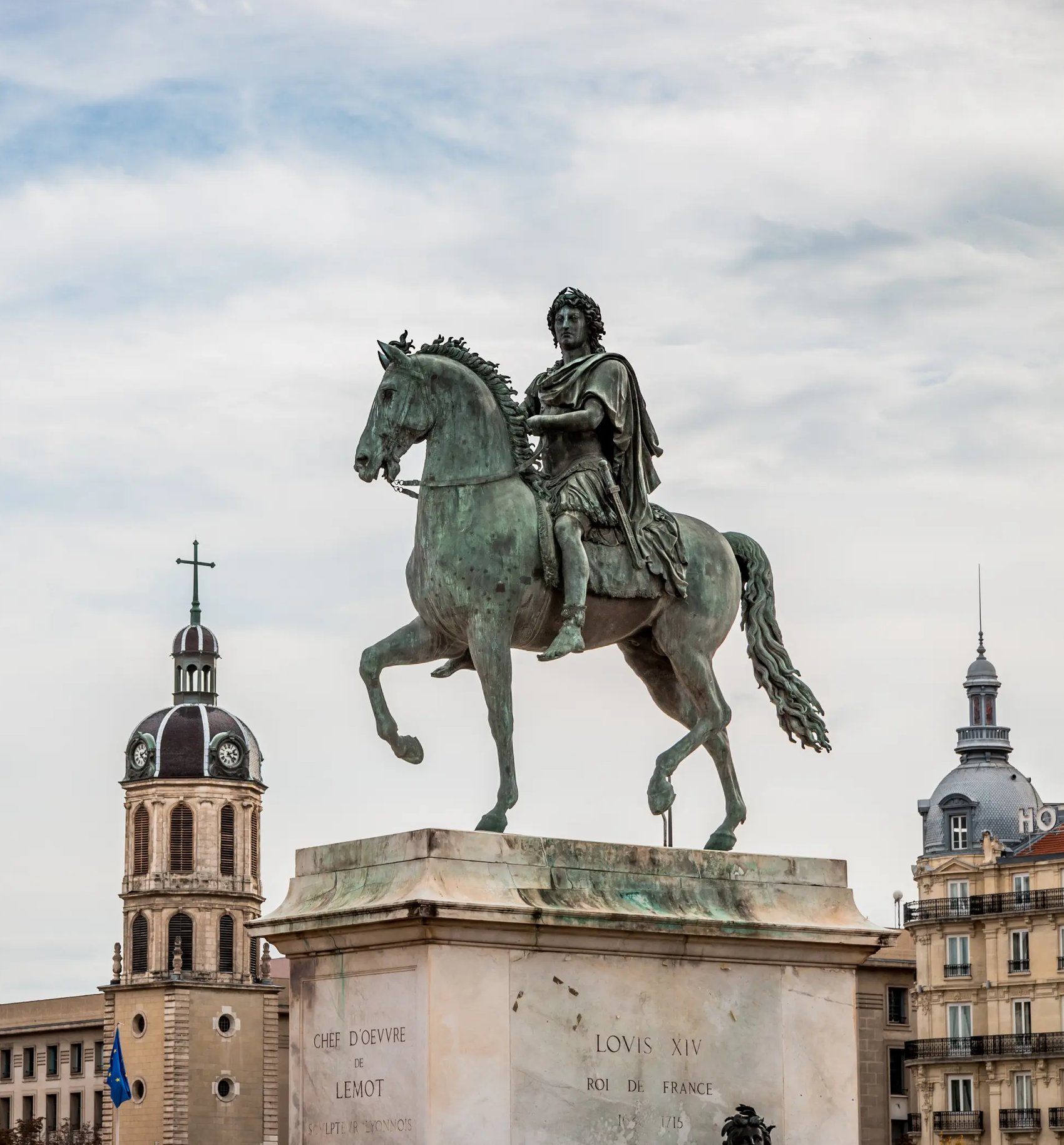 Statue équestre de Louis XIV sur la place Bellecour à Lyon