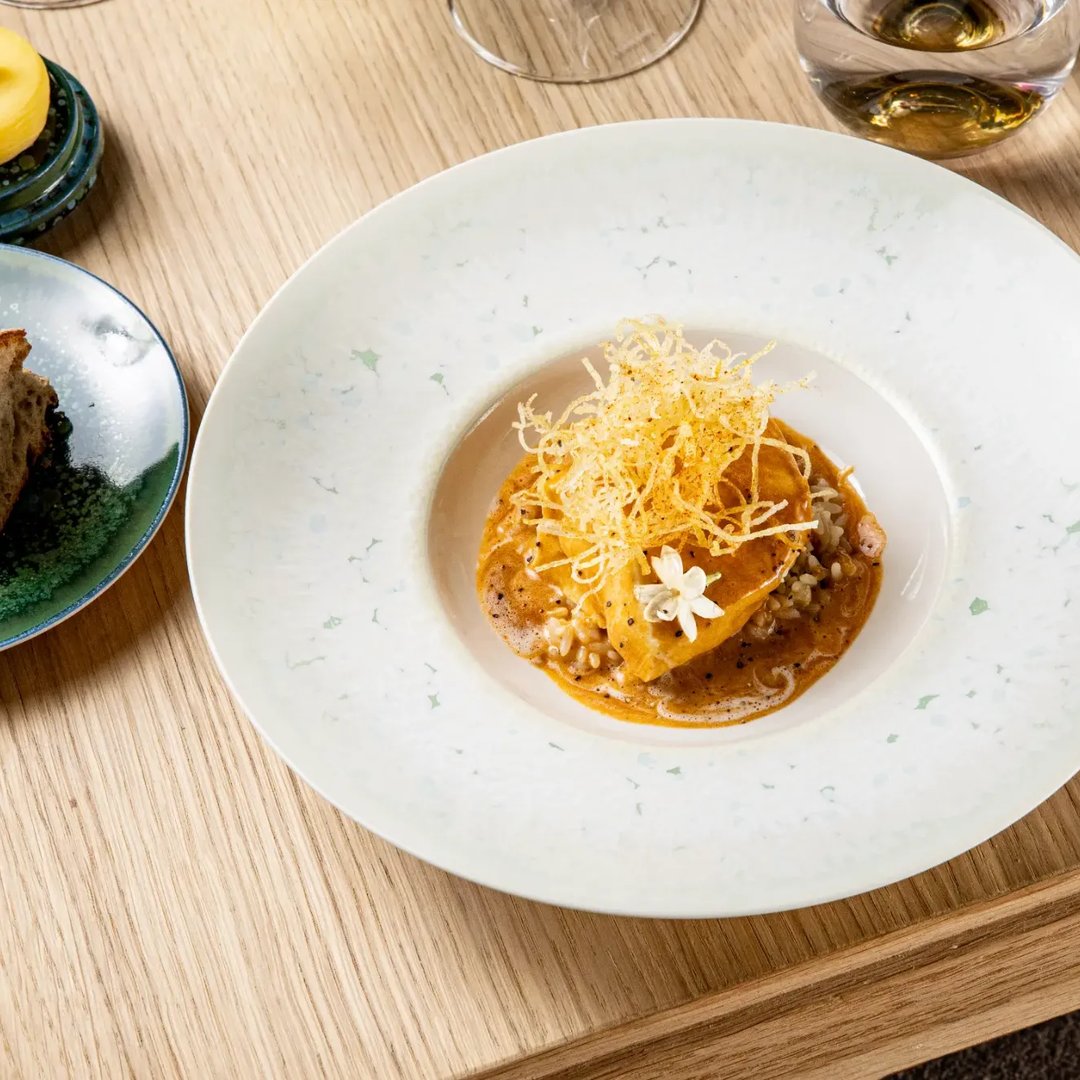 Plat en sauce et pain au beurre, restaurant Pavyllon Lyon