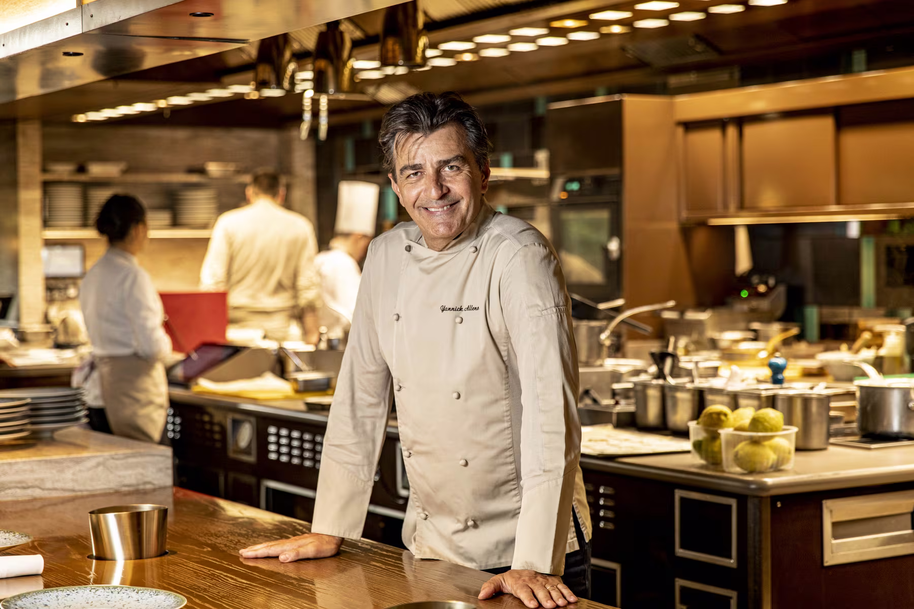 Le comptoir et la cuisine ouverte de Pavyllon Lyon