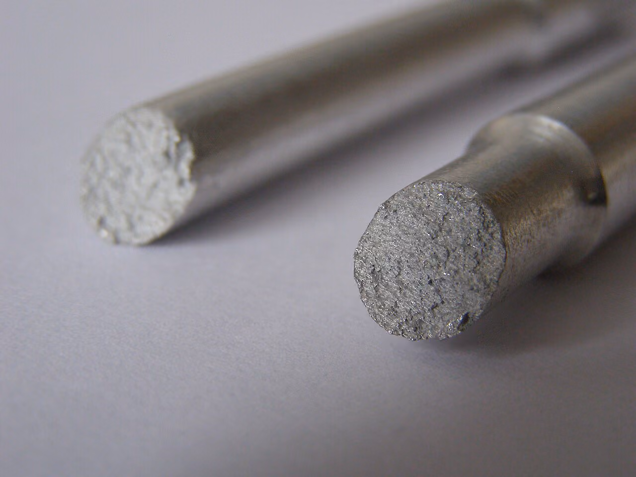 Aluminum alloying agent