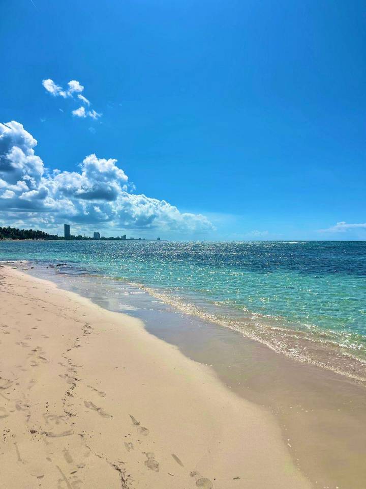 Terreno en 1 línea de playa Guayacanes.