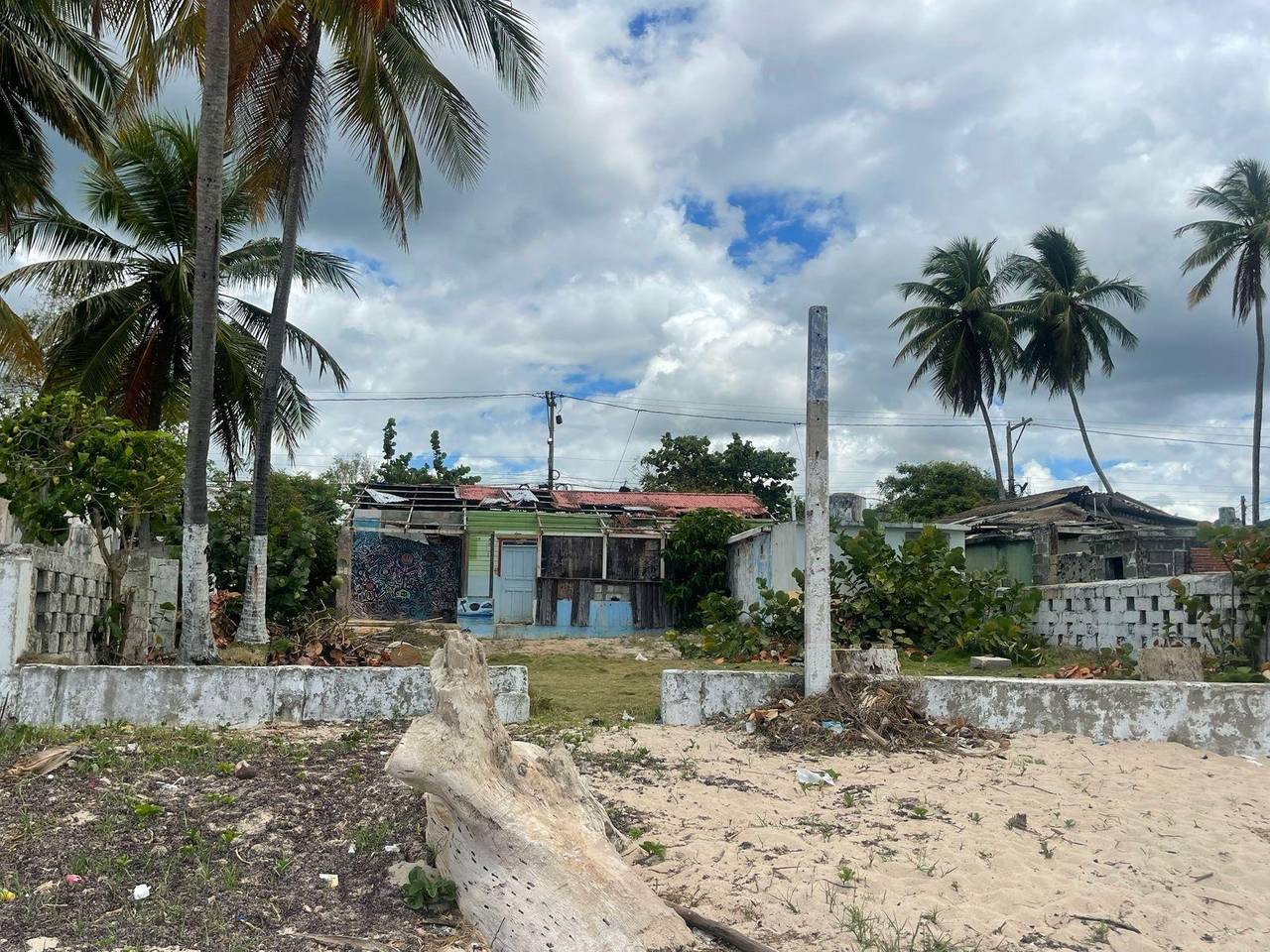 Terreno en 1 línea de playa Guayacanes.