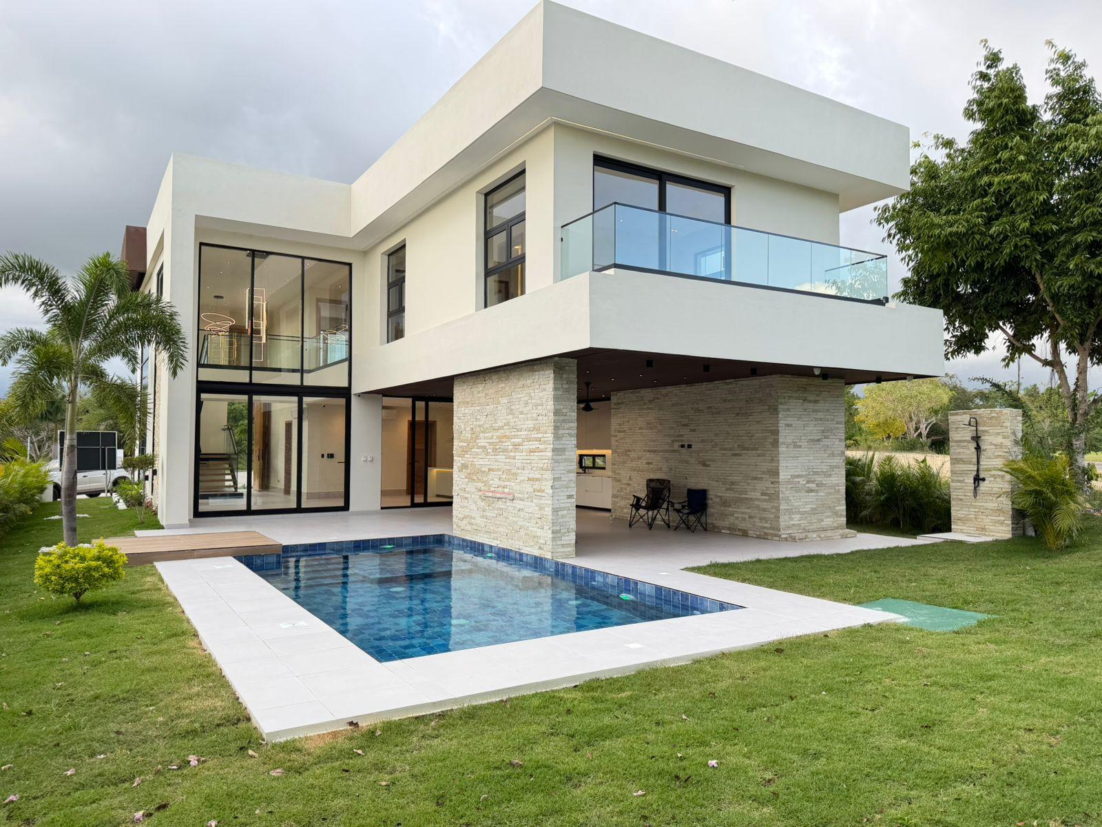 VILLA DE LUJO EN PLAYA NUEVA ROMANA