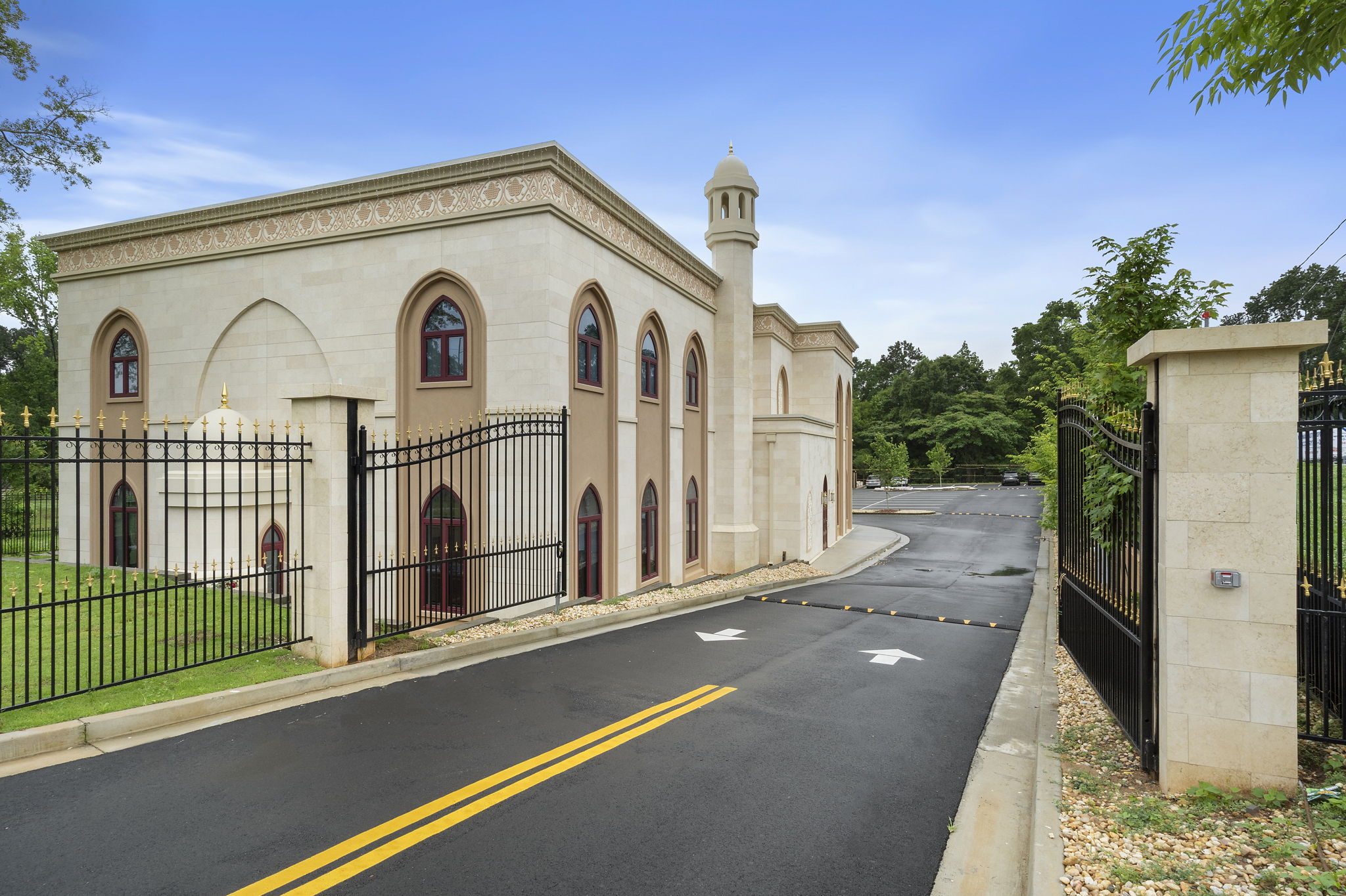 Lilburn Place of Worship, Lilburn, Georgia, photo 1 of 17