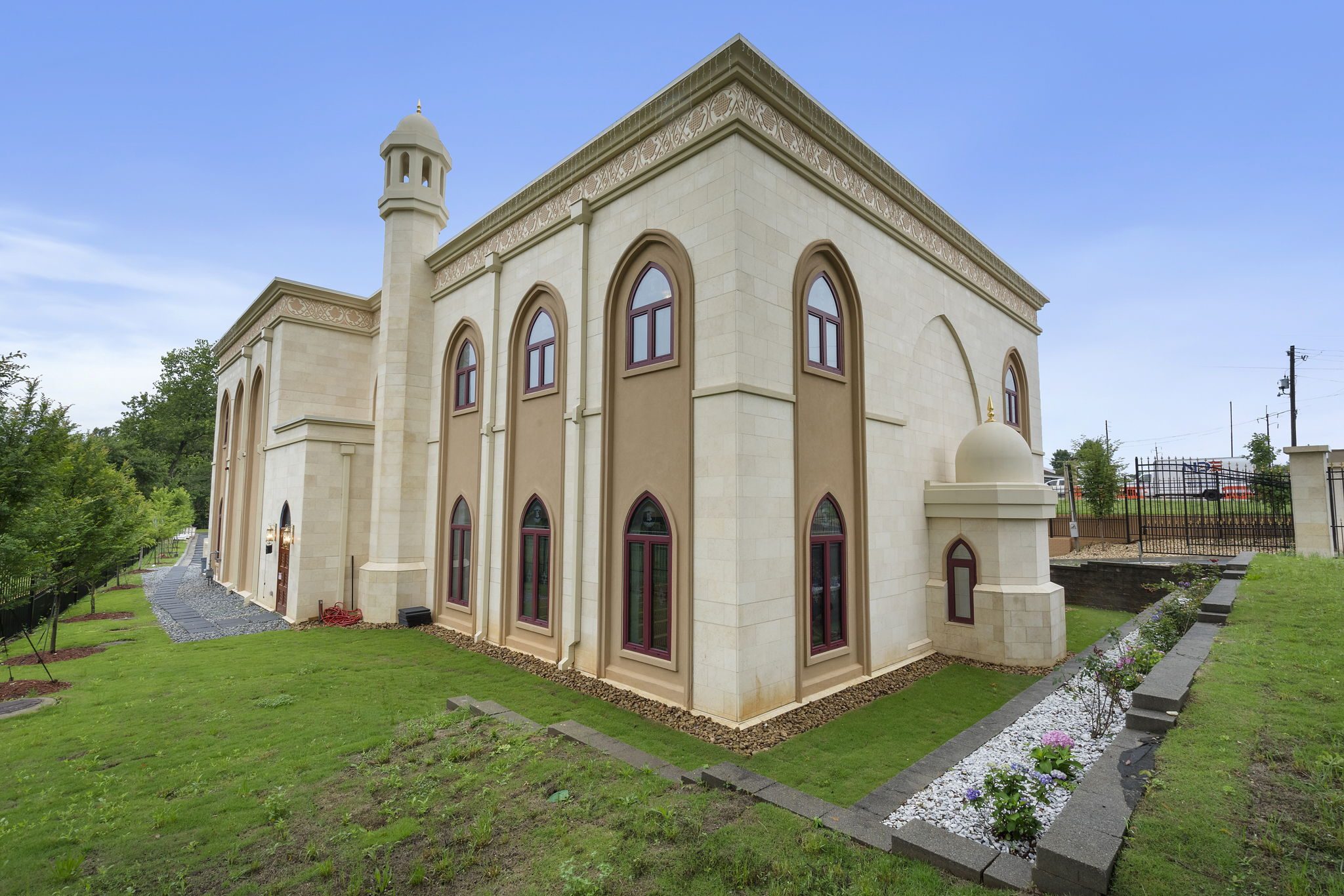 Lilburn Place of Worship, Lilburn, Georgia, photo 2 of 17