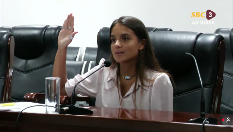 Vic Duthil swearing the oath before giving her deposition at the Assomption Commission of Inquiry in Seychelles. Photo Credit: SBC.