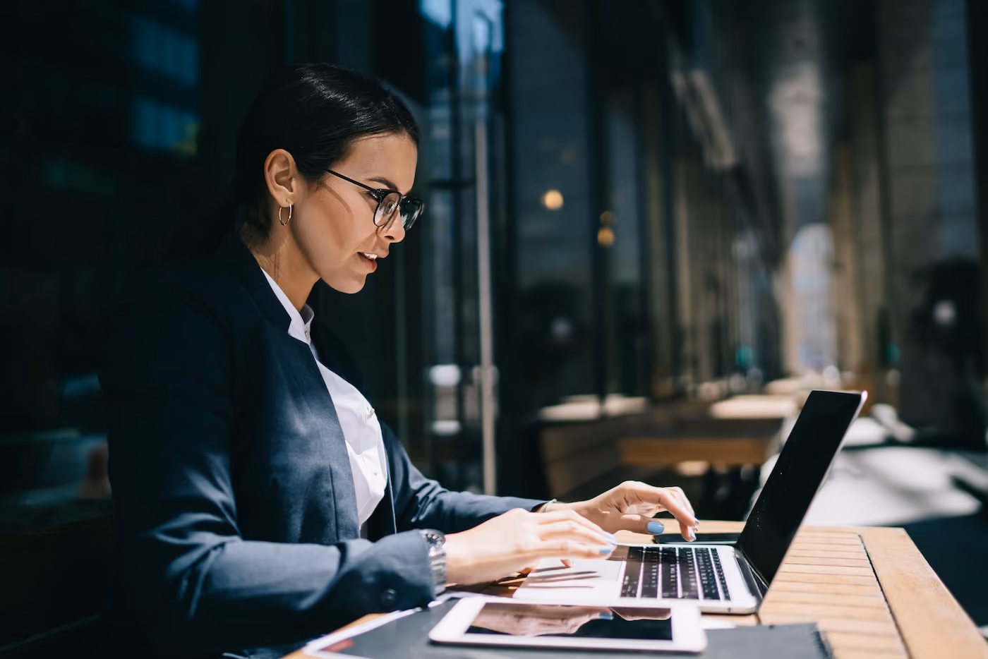 Woman lawyer using time tracking software