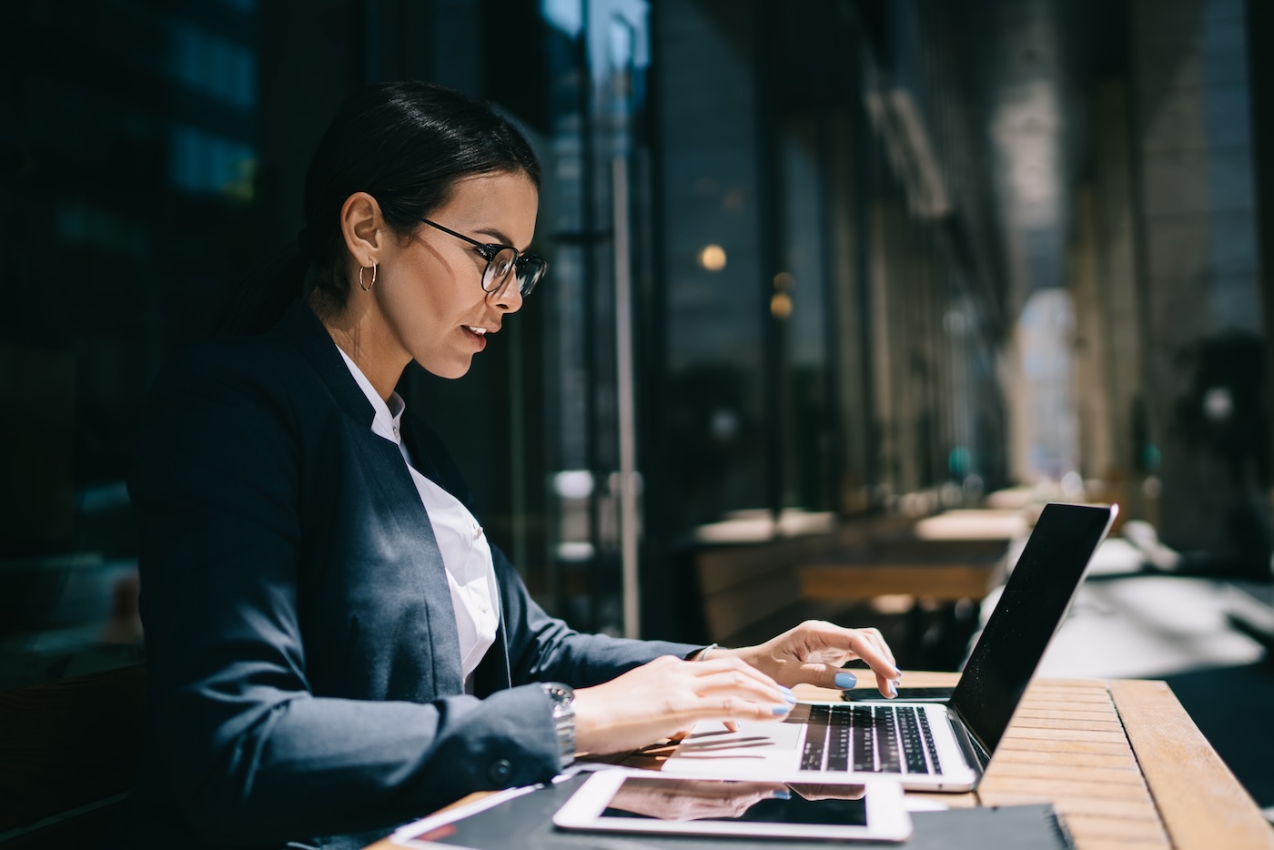Woman lawyer using time tracking software
