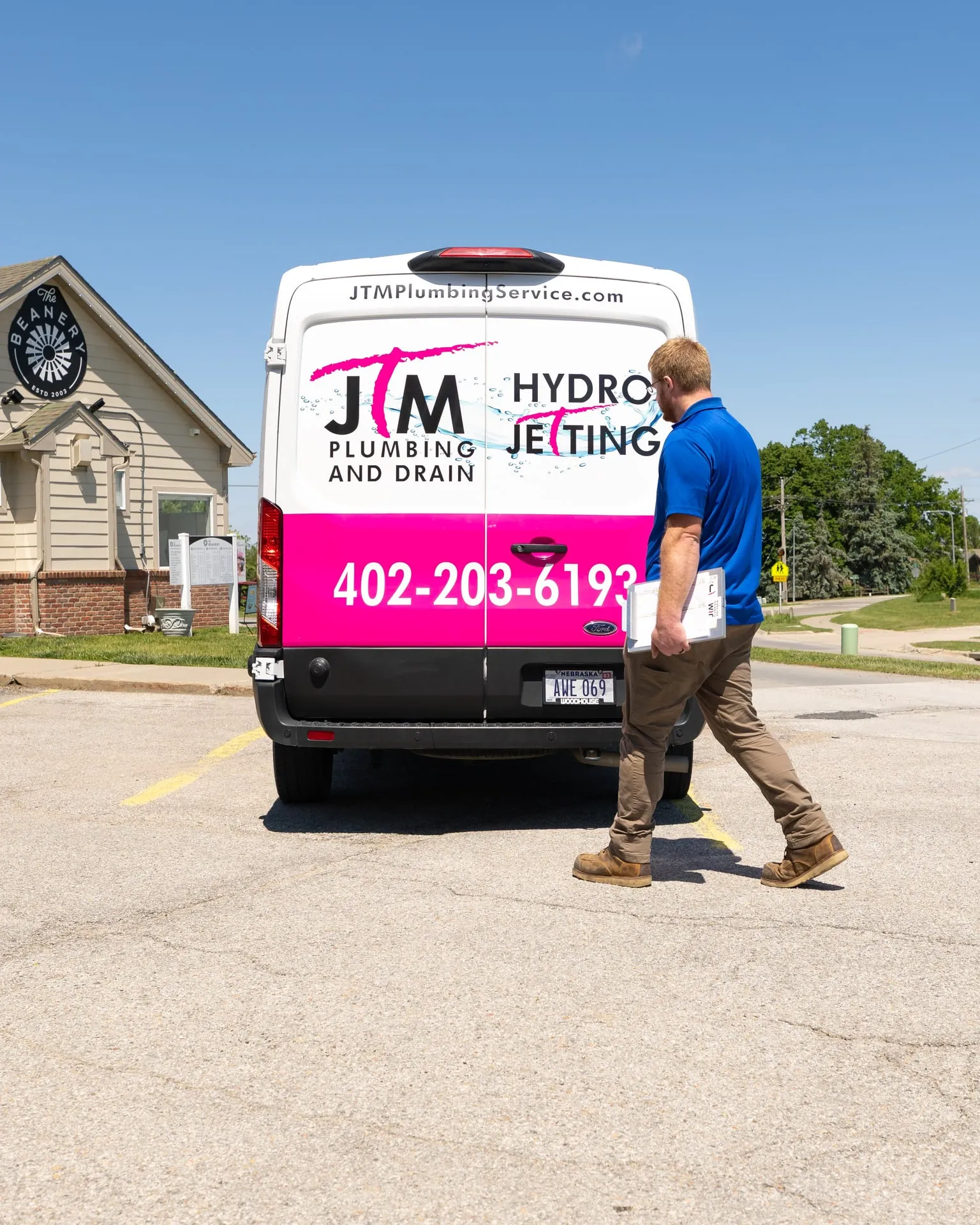 Commercial hydro jetting van in front of business