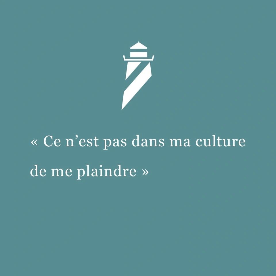 Citation sur fond bleu : "Ce n'est pas dans ma culture de ma plaindre."