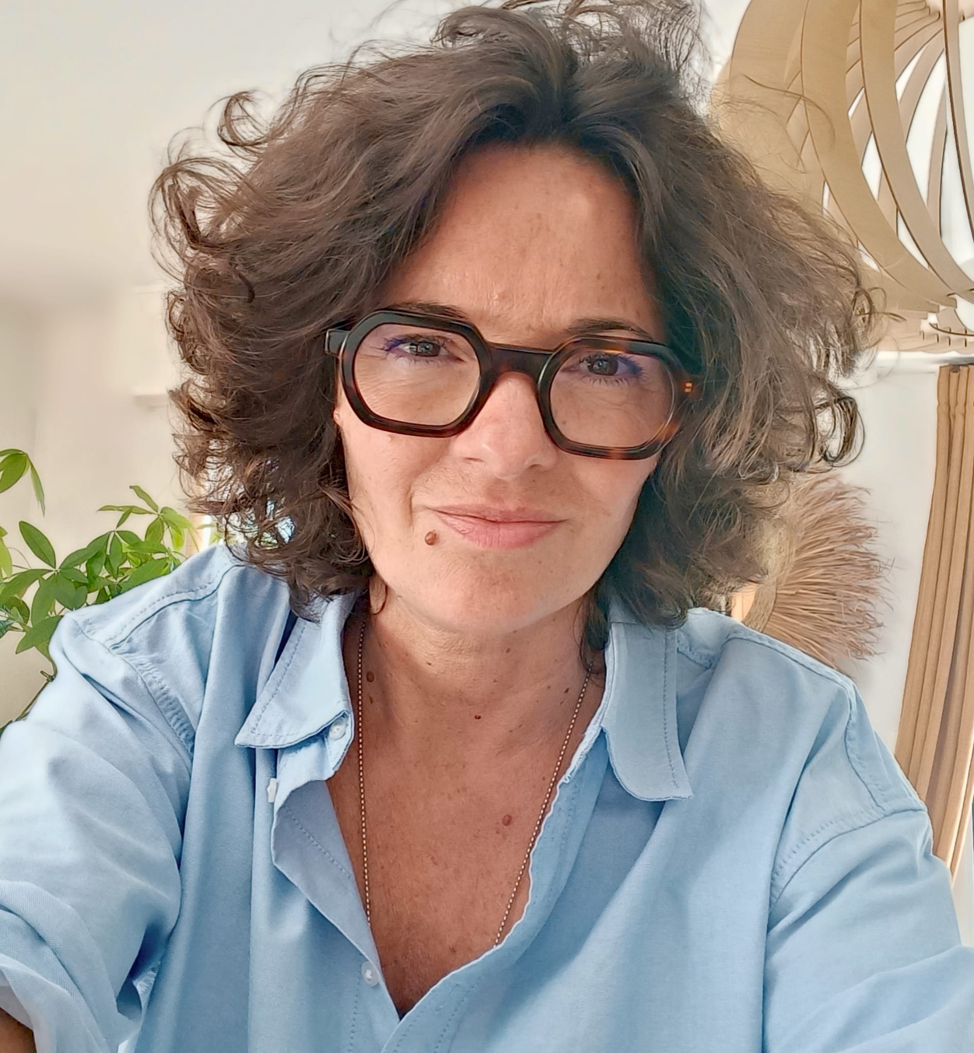 Portrait de Valérie Quendera, fondatrice de VQ Conseil, coach professionnelle et chasseuse de têtes.