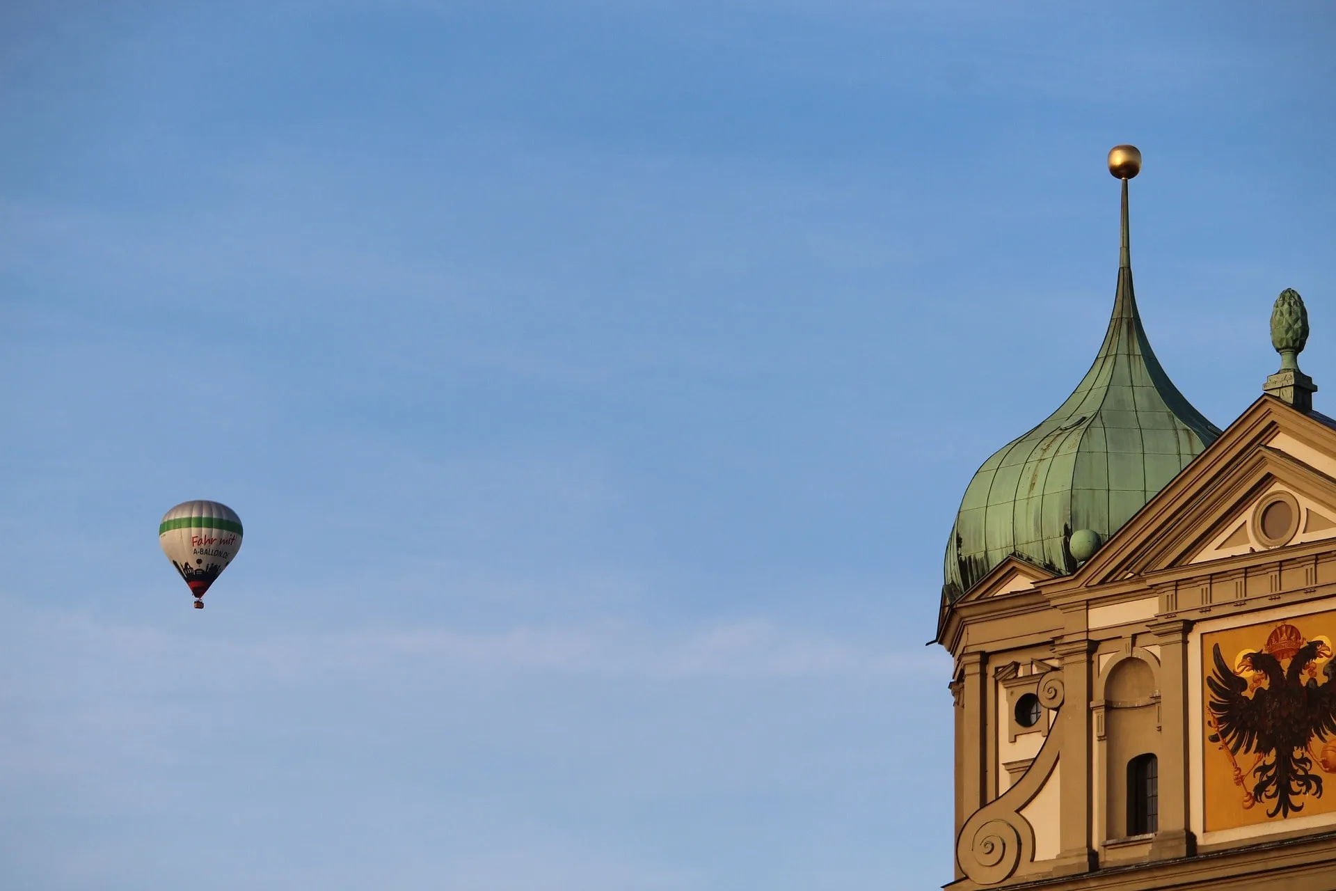 Cover-Bild für My Divine-Escort in Augsburg, vermittelt eine elegante und exklusive Atmosphäre der Stadt im Zusammenhang mit dem hochwertigen Escort-Service.