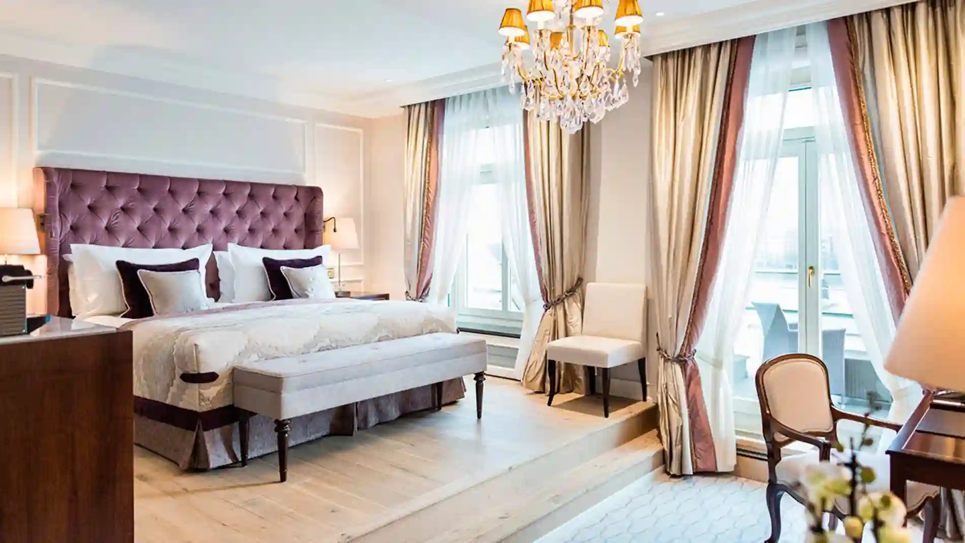 Fairmont Hotel Vier Jahreszeiten an der Binnenalster in Hamburg