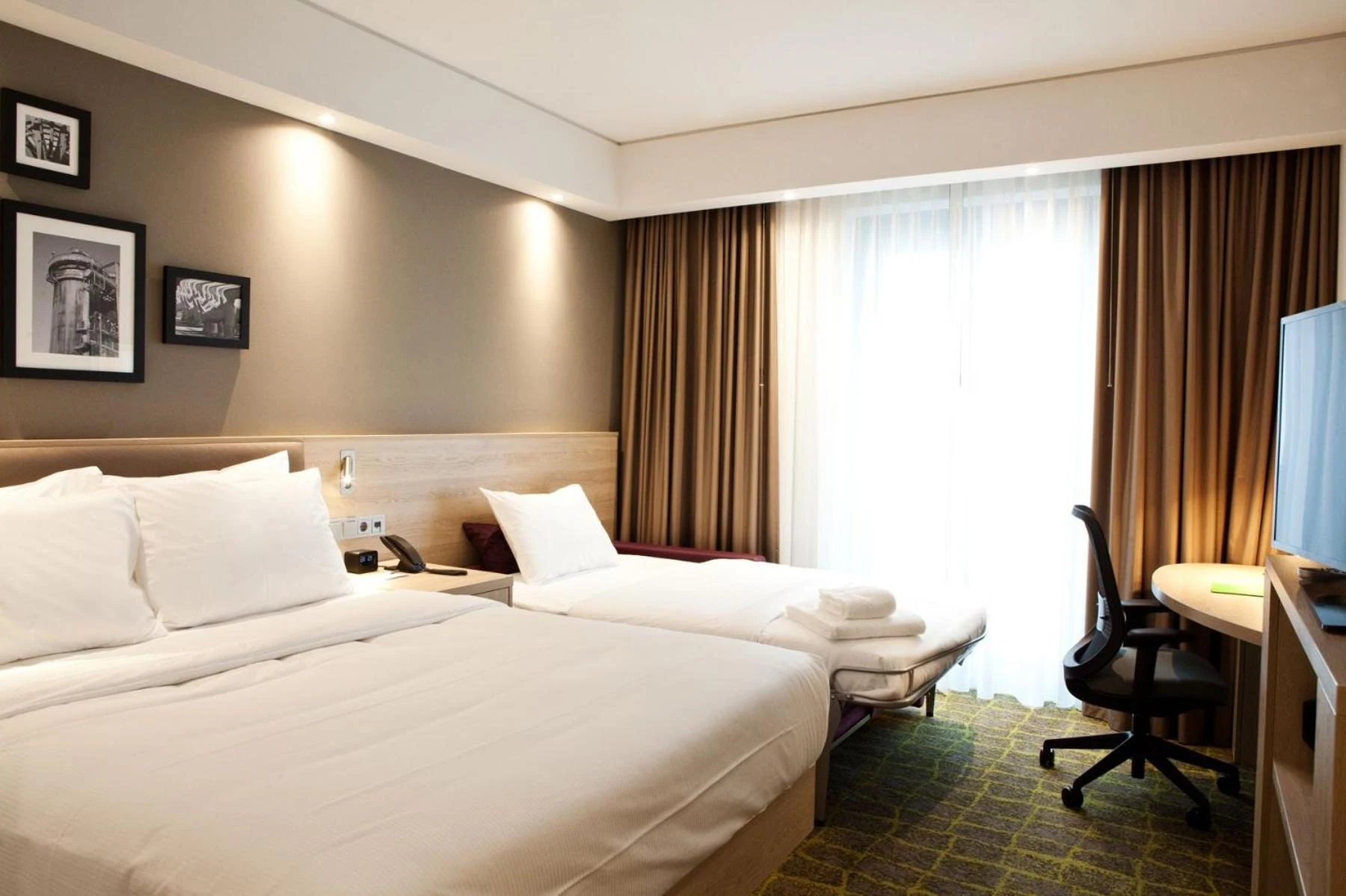 Hampton by Hilton am Phoenix-See in Dortmund: Hotel für ein Escort Date