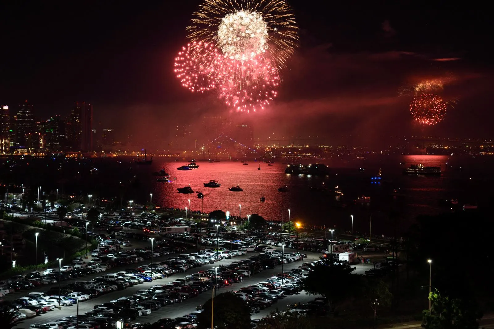 Augsburger Herbstplärrer: Feuerwerk über der Stadt, Escort Augsburg zum Volksfestabend