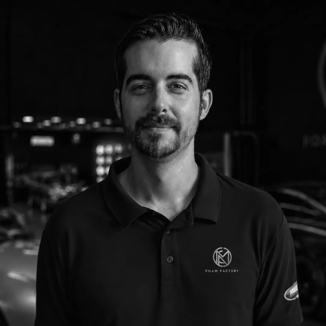 Jordi, fundador y especialista en High-End Detailing en las instalaciones de Foamfactory