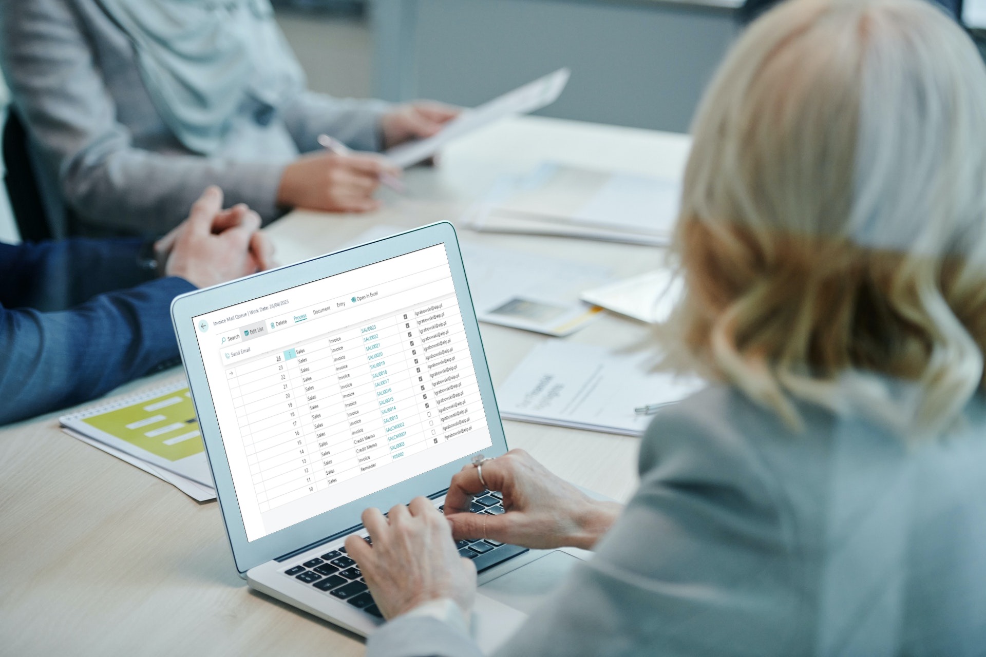 Invoice Mail Queue – automation of sending e-mails from Business Central