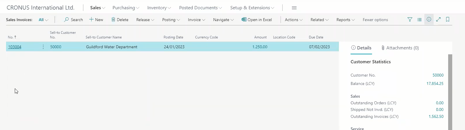 Screenshot of Business Central Sales Invoice screen displaying customer balance and statistics.