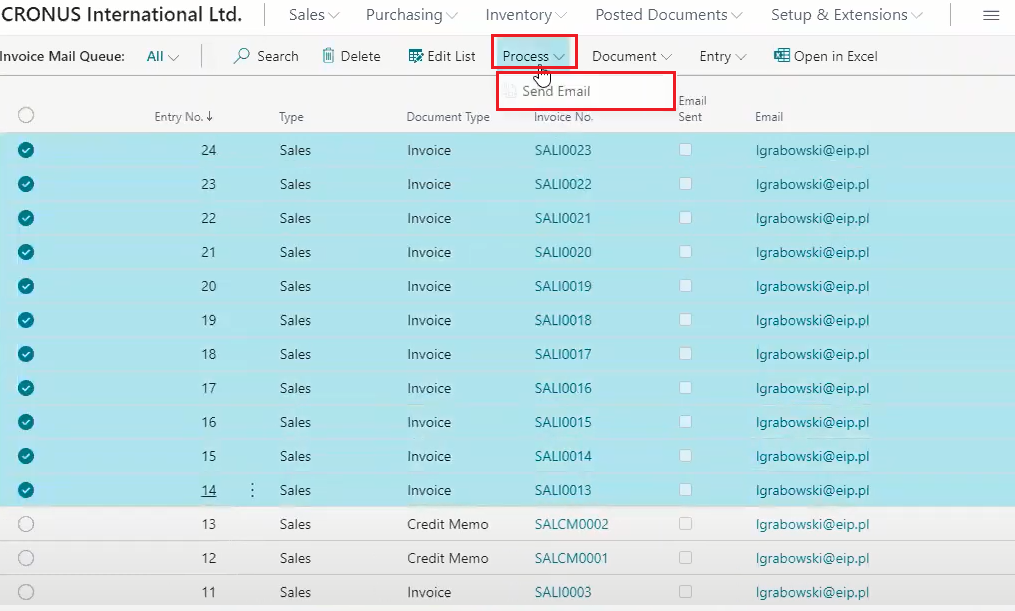 Screenshot of Business Central Invoice Mail Queue list with Process and Send Email options highlighted.