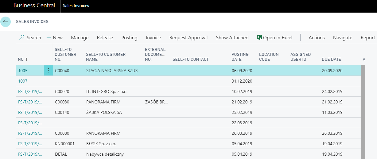 Screenshot of Sales Invoices list in Business Central with multiple records including customer numbers, names, posting dates, and due dates.