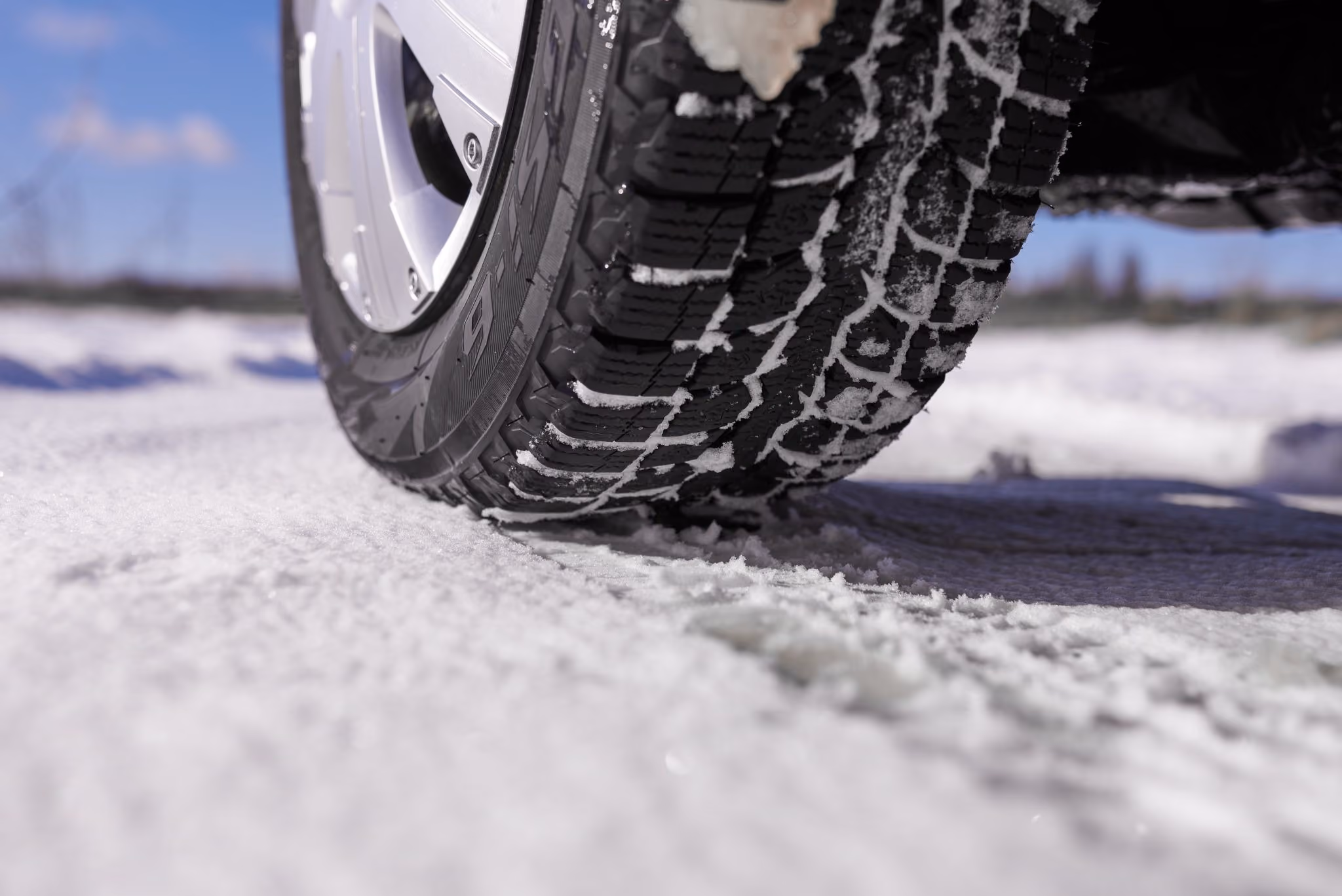 Préparer son véhicule pour l'hiver au Québec : dates, pneus et ce qui casse au premier froid