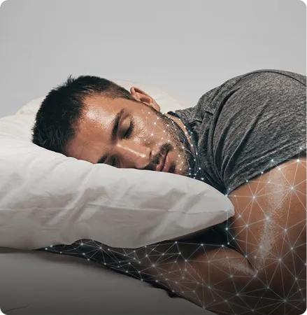 Homme dormant sur un oreiller blanc avec des lignes lumineuses sur la peau représentant un réseau.