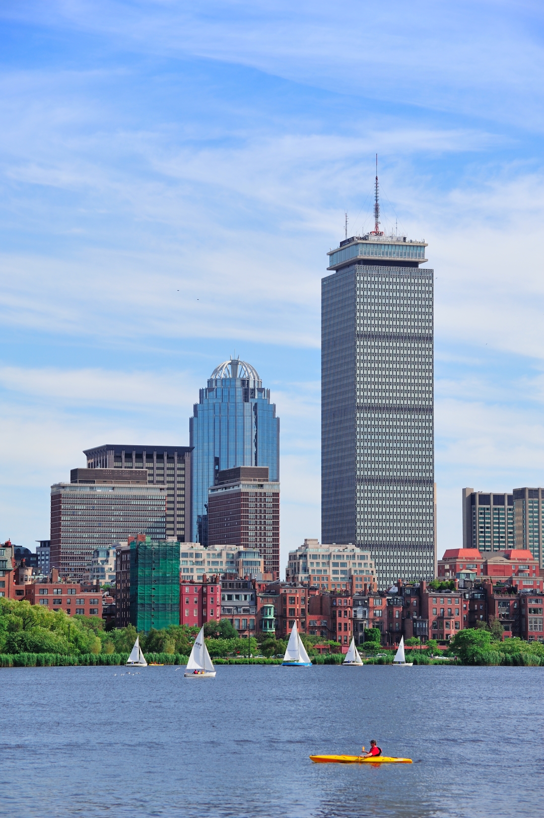A Boston skyscraper seen from street level