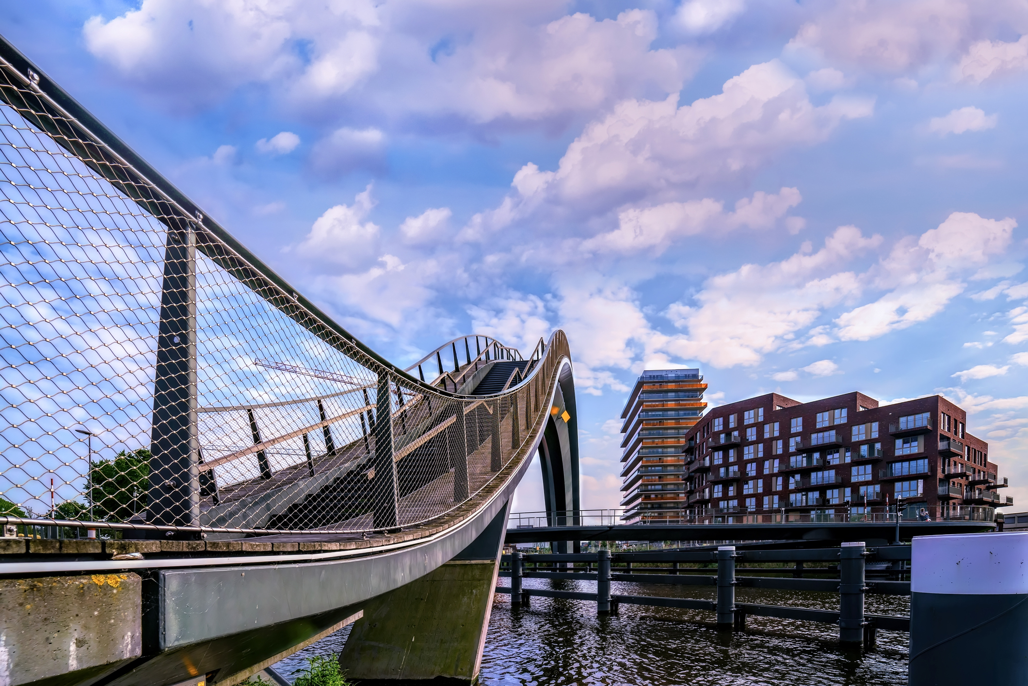 Brug in een woonwijk in Purmerend, regio Zaanstreek-Waterland