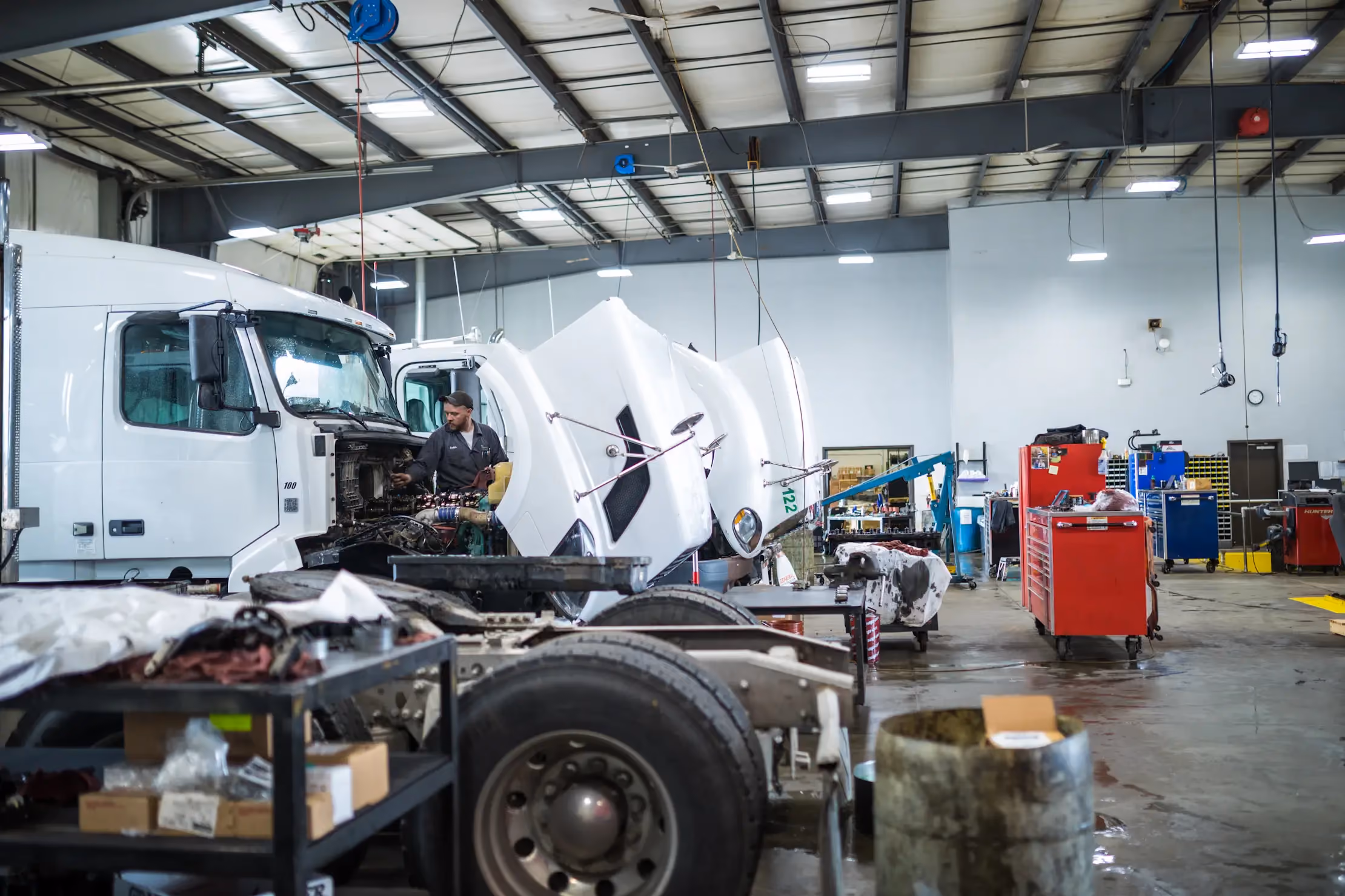 Commercial truck fleet maintenance services