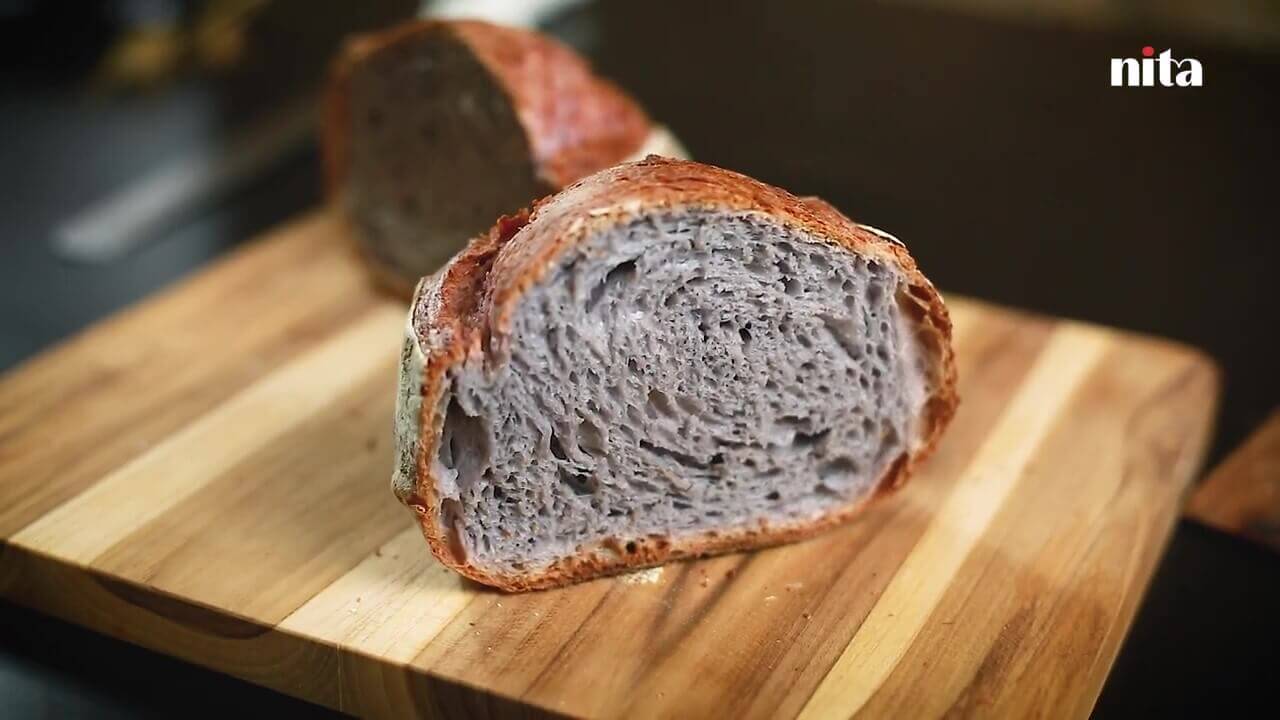 Pão de batata doce roxa