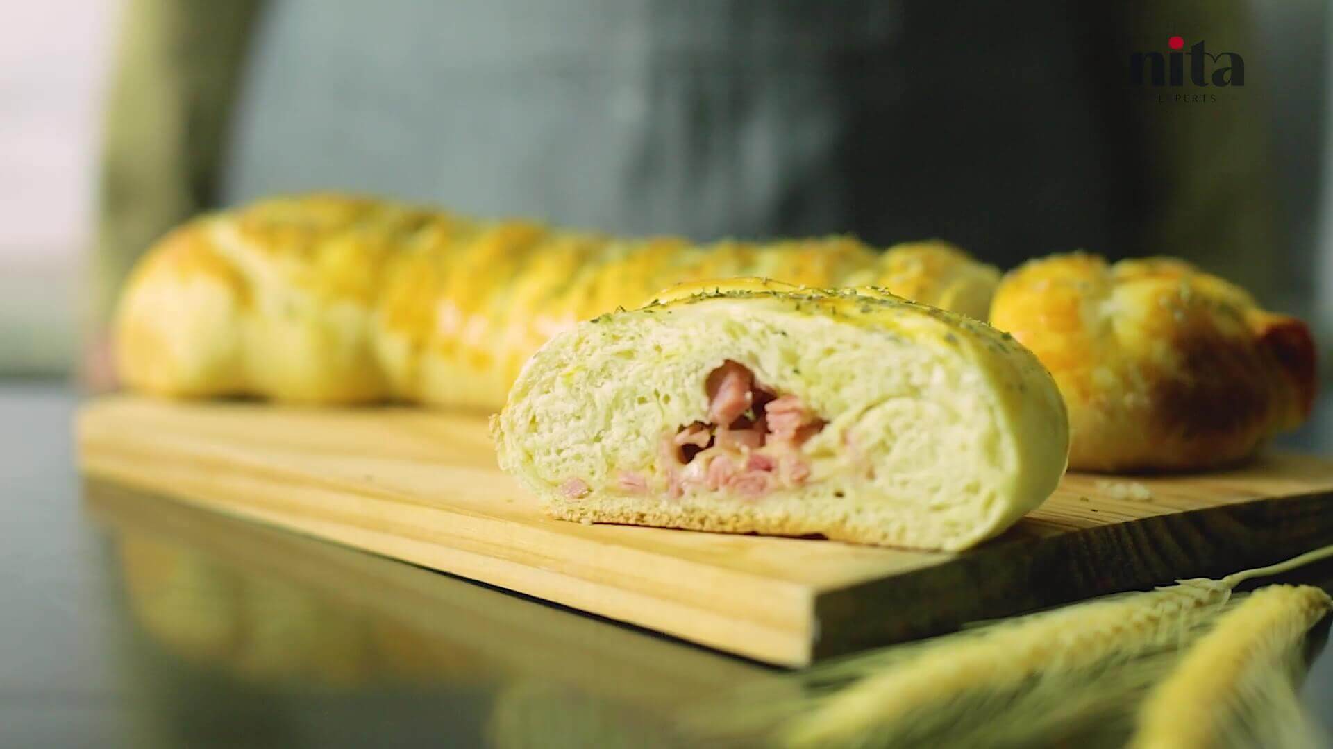Pão Recheado com Presunto e Queijo