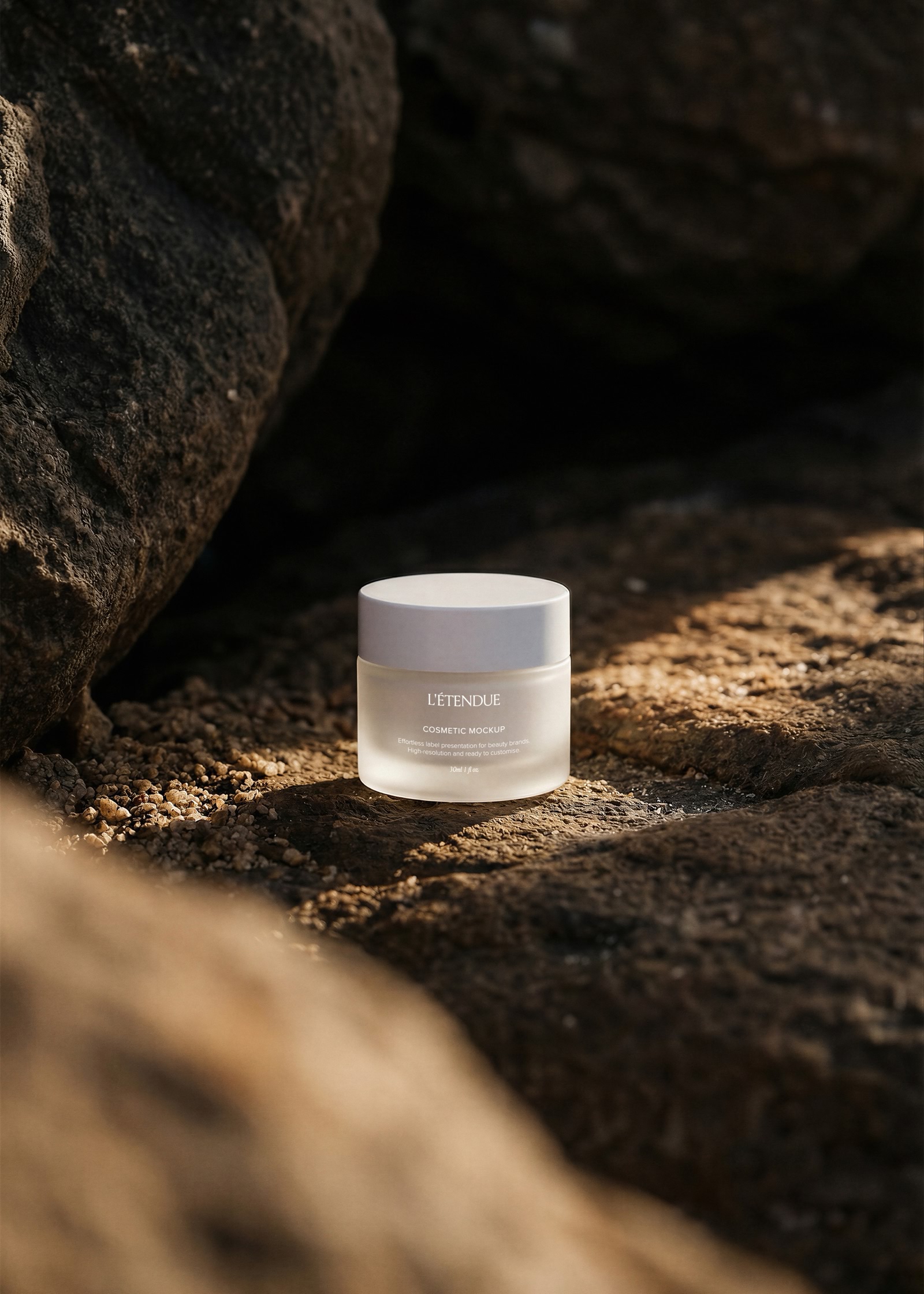 Édition 010 L'Étendue, cosmetic jar mockup