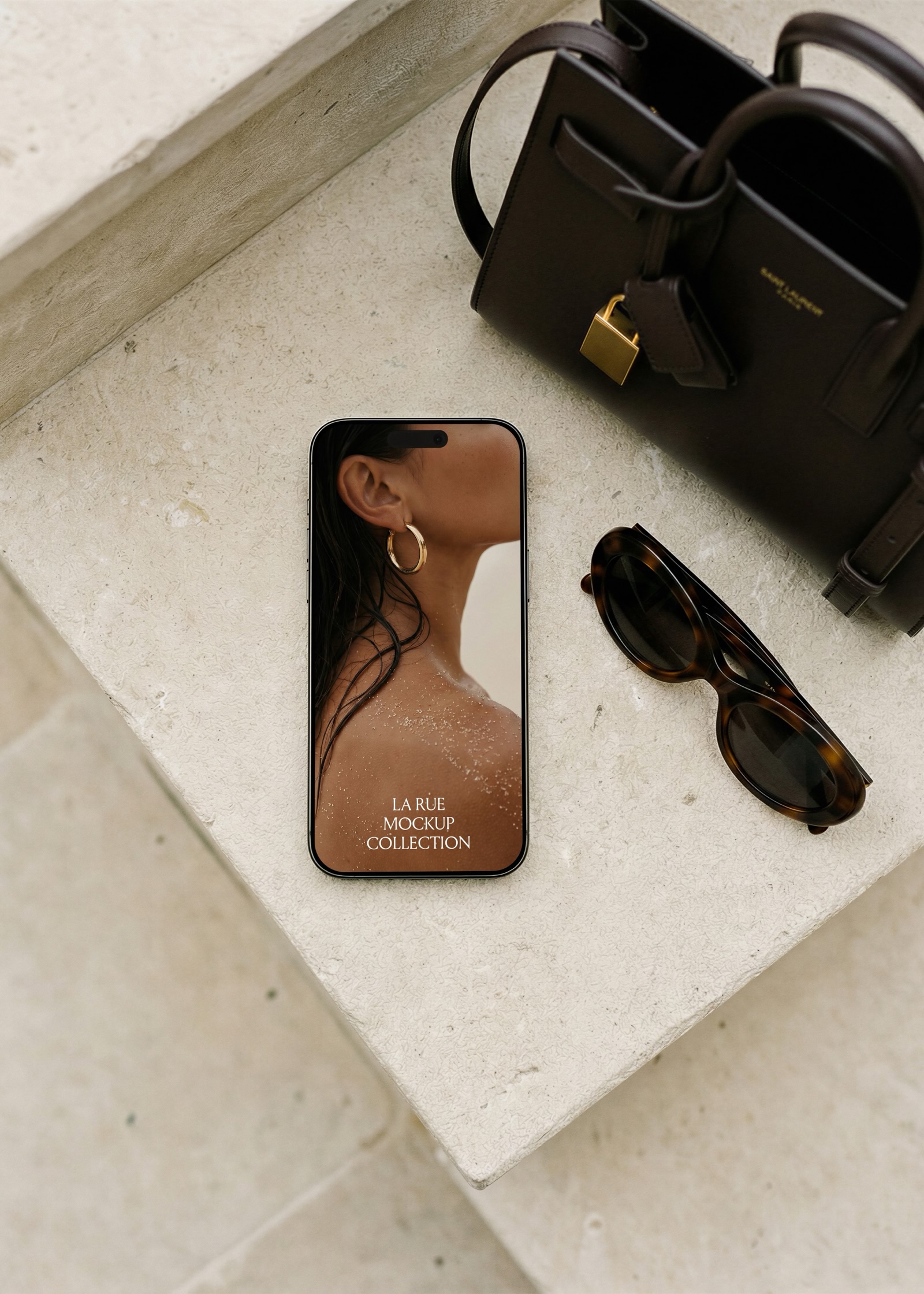 Édition 011 La Rue, lifestyle iPhone mockup
