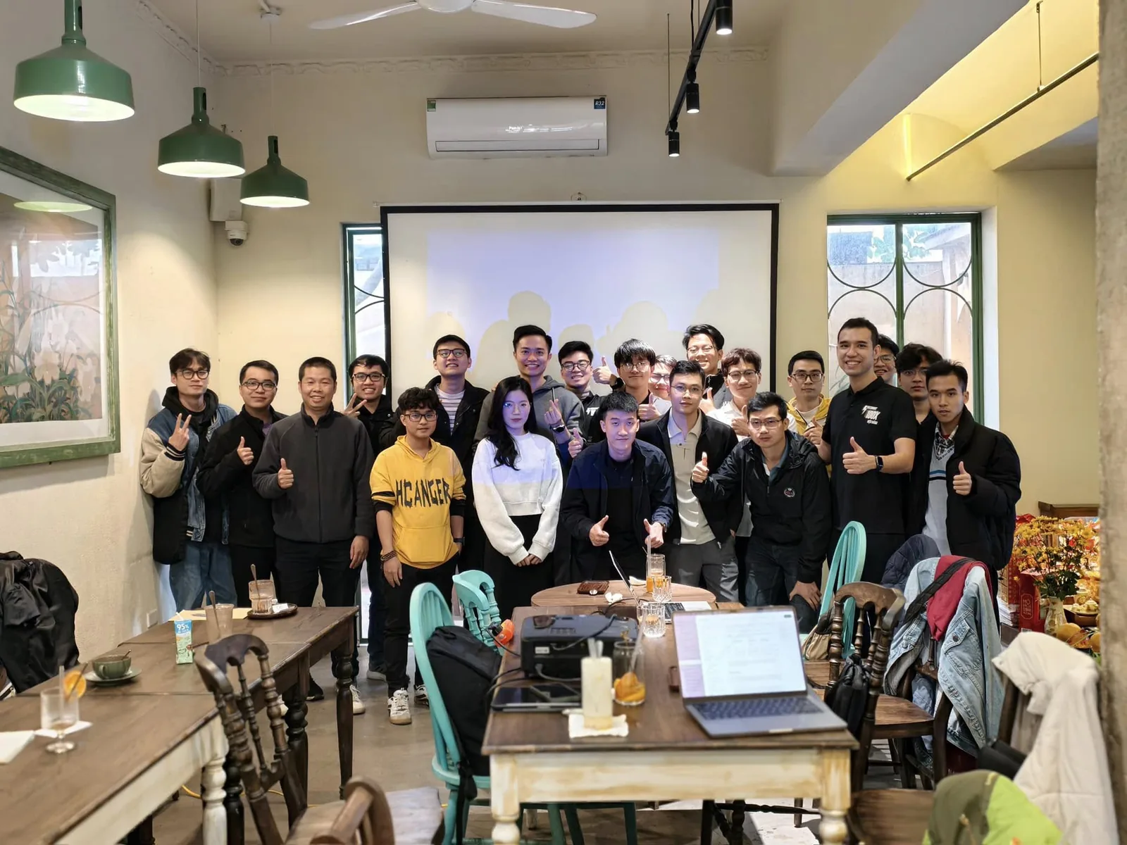 Học viên Wecommit chụp ảnh lưu niệm cuối buổi
