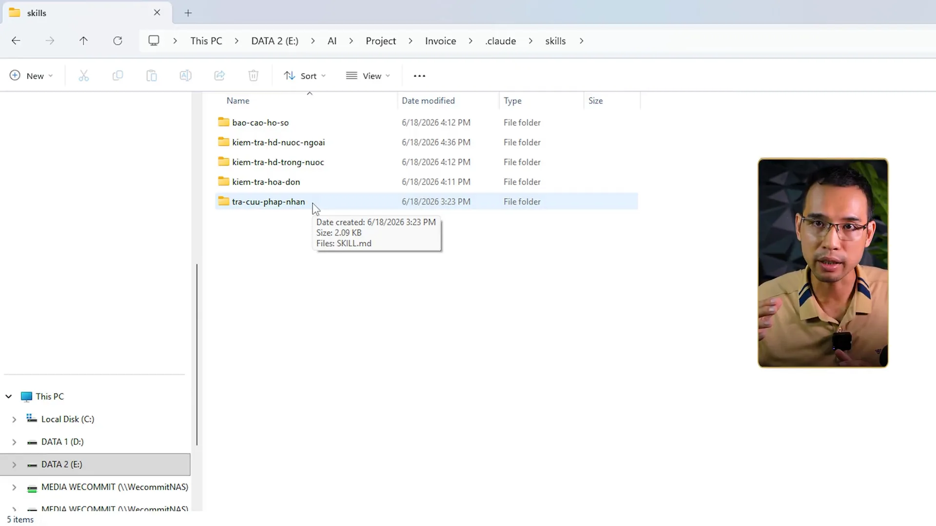 Thư mục skills trong dự án Invoice, gồm năm folder bao-cao-ho-so, kiem-tra-hd-nuoc-ngoai, kiem-tra-hd-trong-nuoc, kiem-tra-hoa-don và tra-cuu-phap-nhan