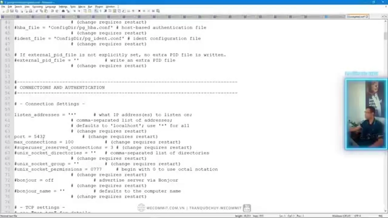 File postgresql.conf phần Connection Settings hiển thị max_connections mặc định bằng 100 và port 5432
