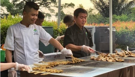Satay Night LIVE at Mount Faber held at the Faber Deck which saw visitors indulge in different flavours of satay and drinks under the stars.